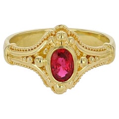 Bague solitaire Kent Raible en or 18 carats et spinelle rouge avec granulation fine