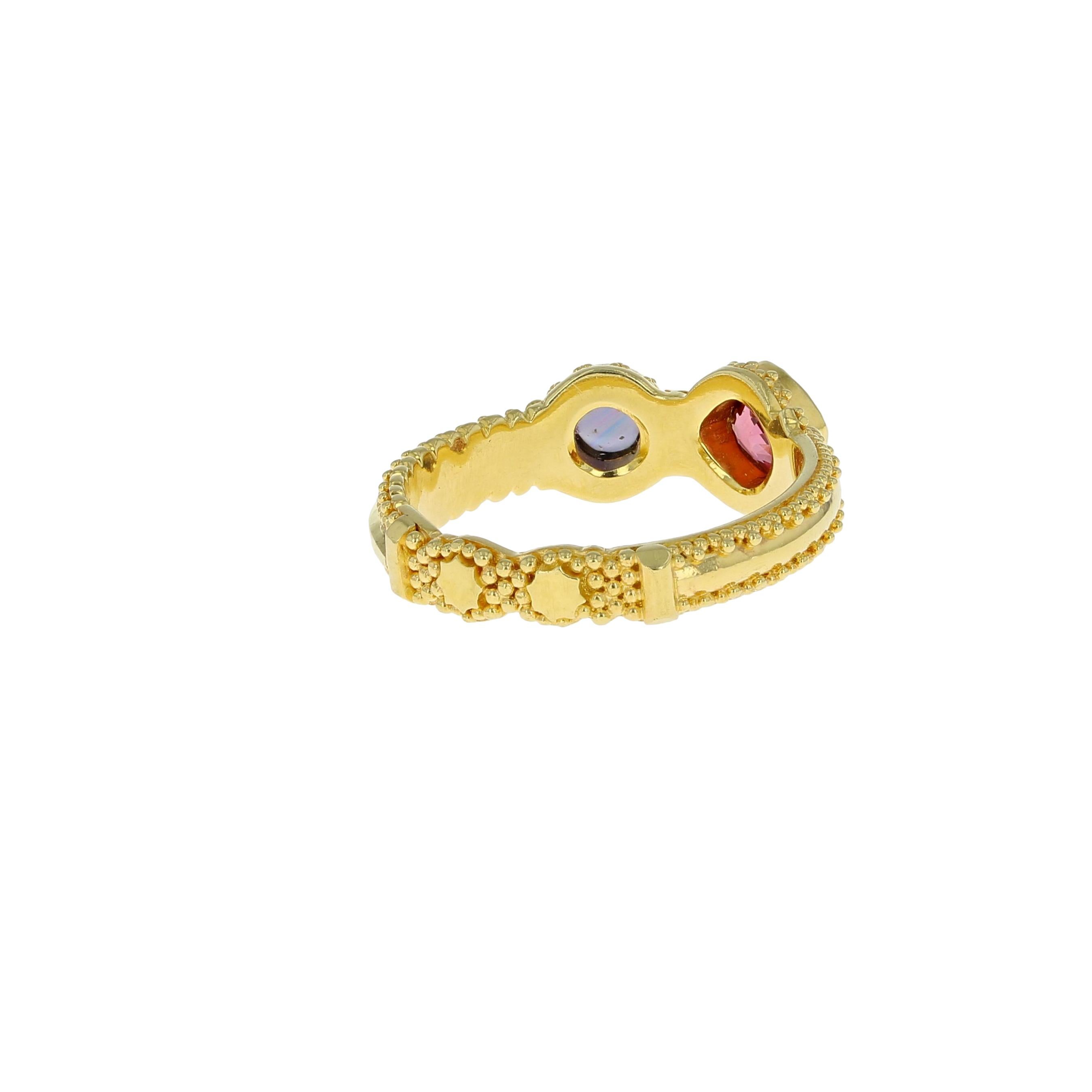 Kent Raible 18 Karat Gold Rhodolite Garnet and Iolite Ring with Gold Granulation In New Condition In Mossrock, WA