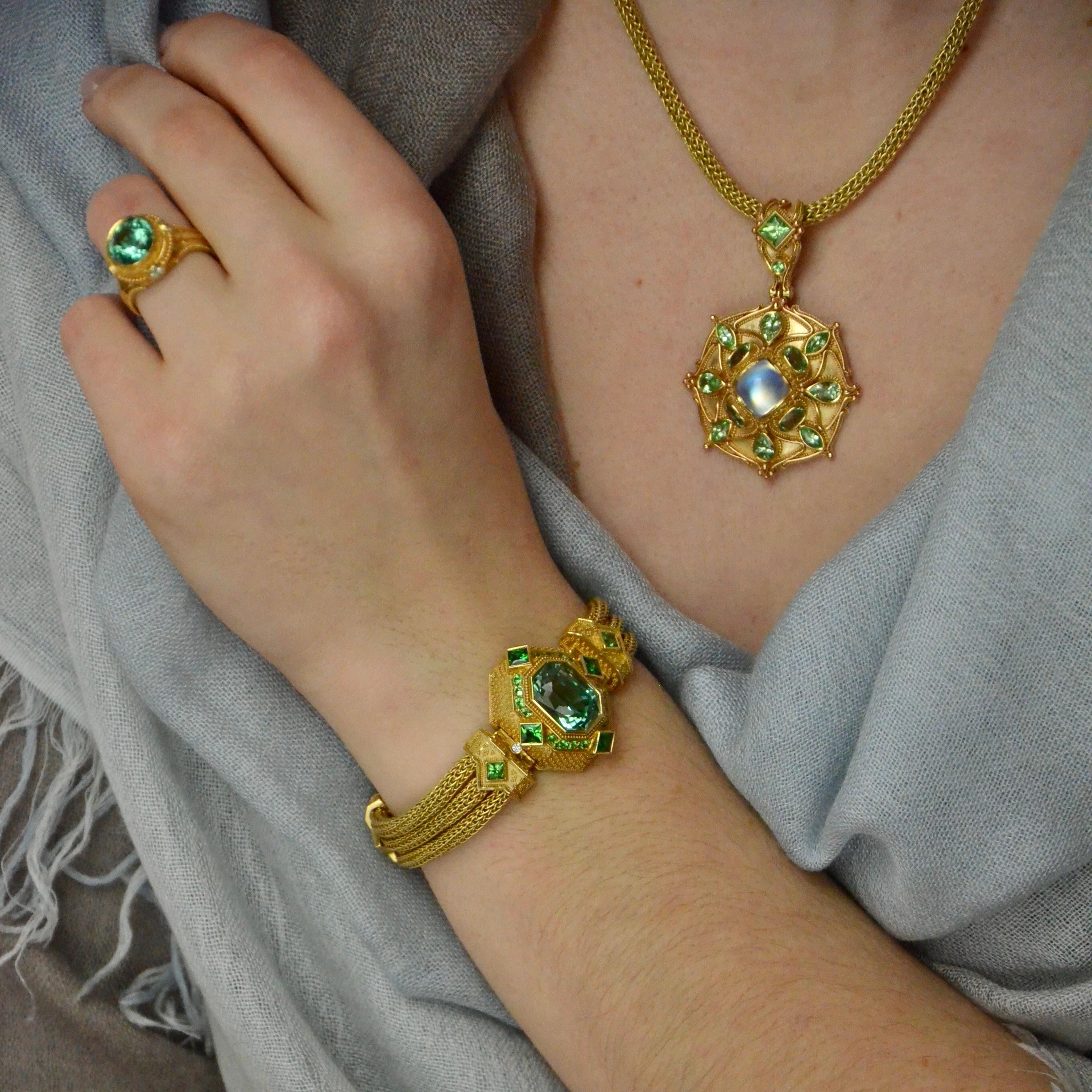 Artigiano Kent Raible 18 Karat Gold Seafoam Tourmaline Chain Bracelet with Granulation in vendita