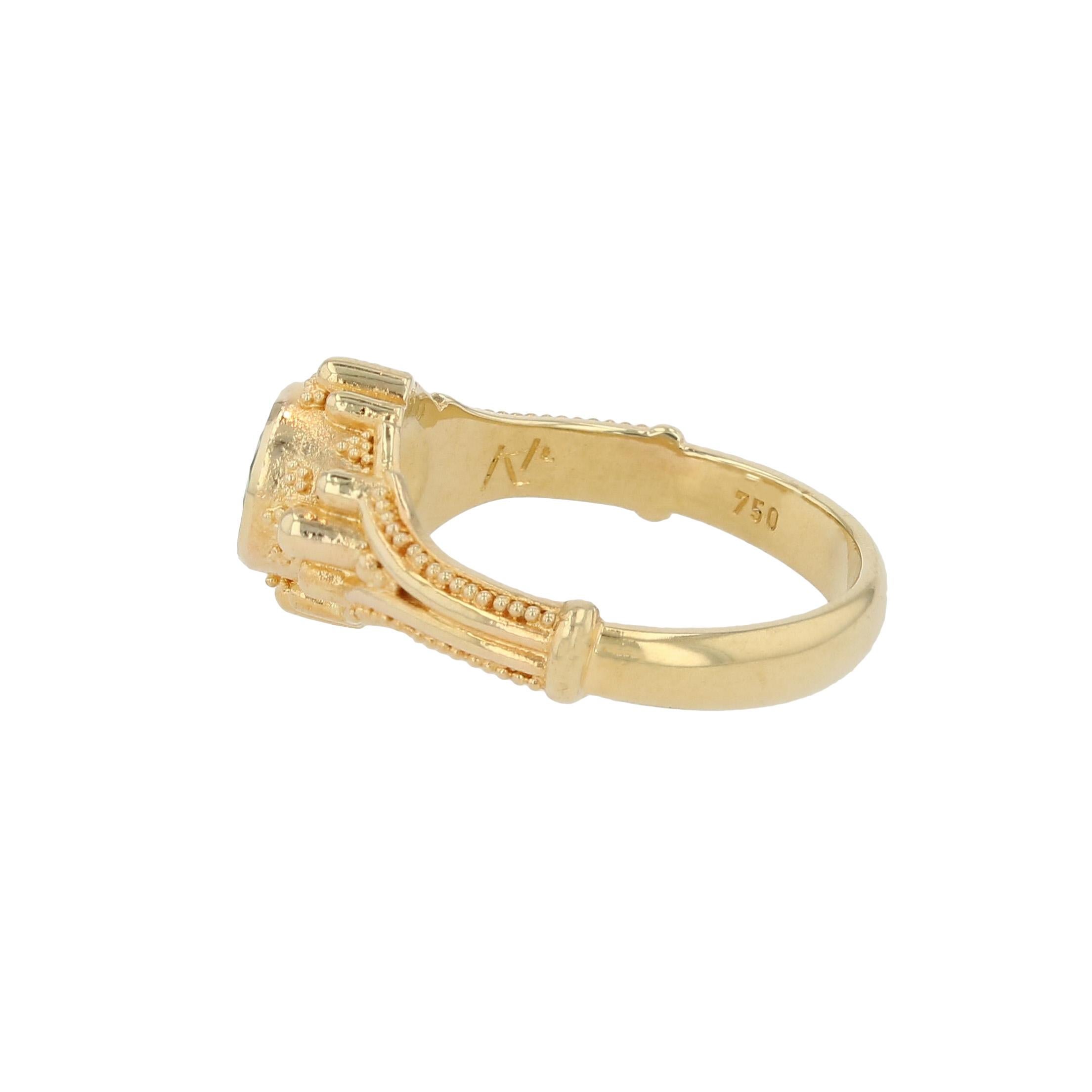 Kent Raible Solitär-Ring aus 18 Karat Gold mit Smaragd und Granulation (Gemischter Schliff) im Angebot