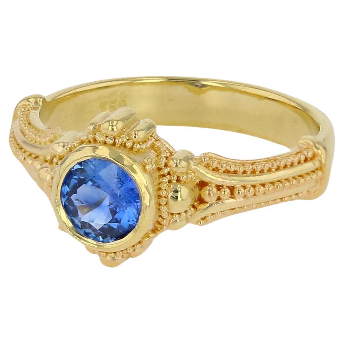 Bague solitaire Kent Raible en or 18 carats avec saphir bleu et granulation fine en vente