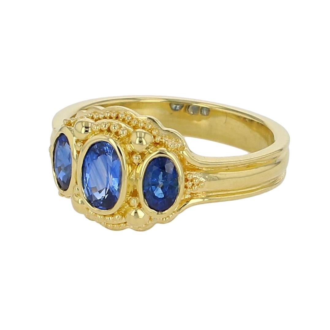 Artisan Kent Raible 18 karat Gold three stone Blue Sapphire Ring with Fine Granulation For Sale
