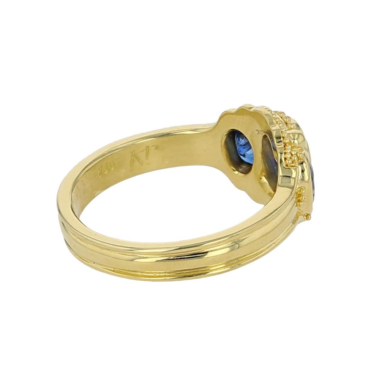 Women's or Men's Kent Raible 18 karat Gold three stone Blue Sapphire Ring with Fine Granulation For Sale
