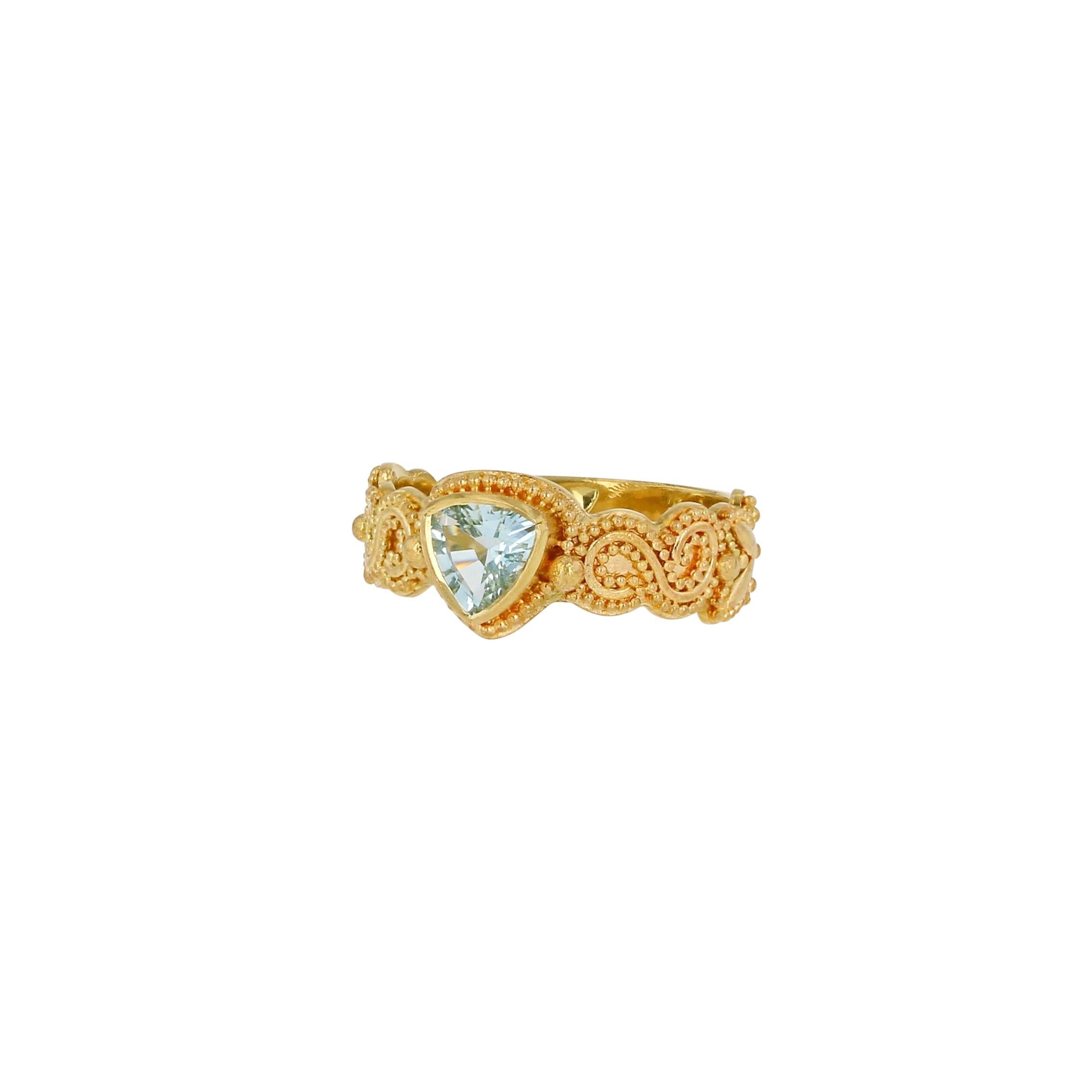Mixed Cut Kent Raible 18 Karat Gold Trillion Aquamarine Solitaire Ring, fine Granulation For Sale