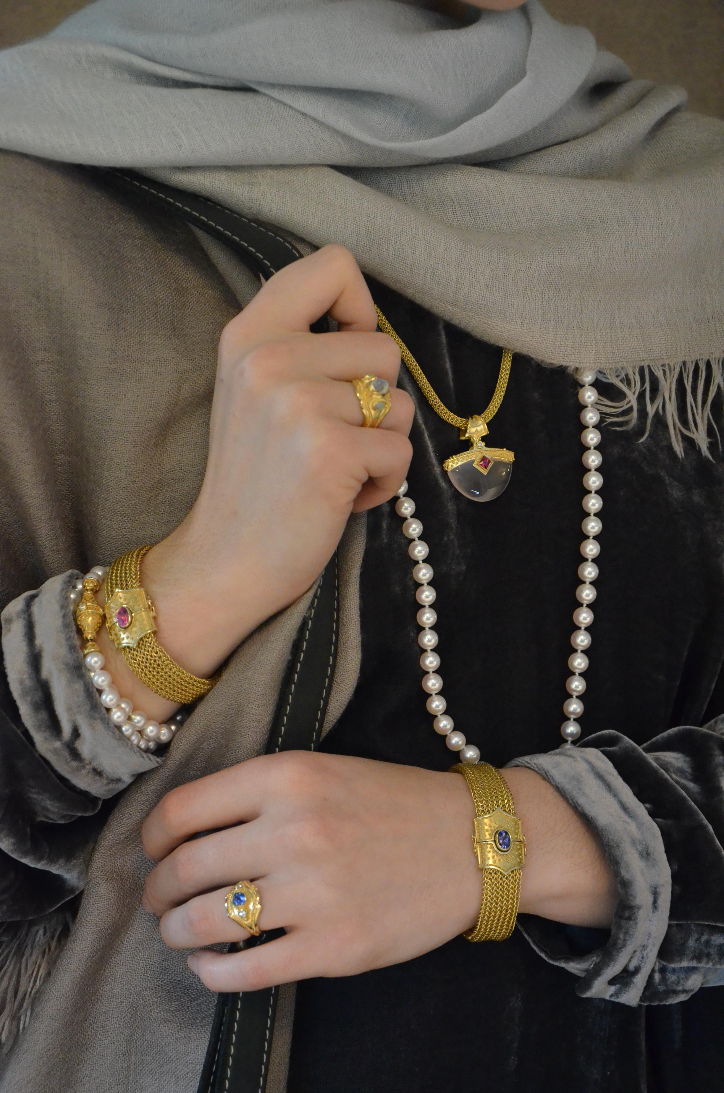 18 karat gold hand chain