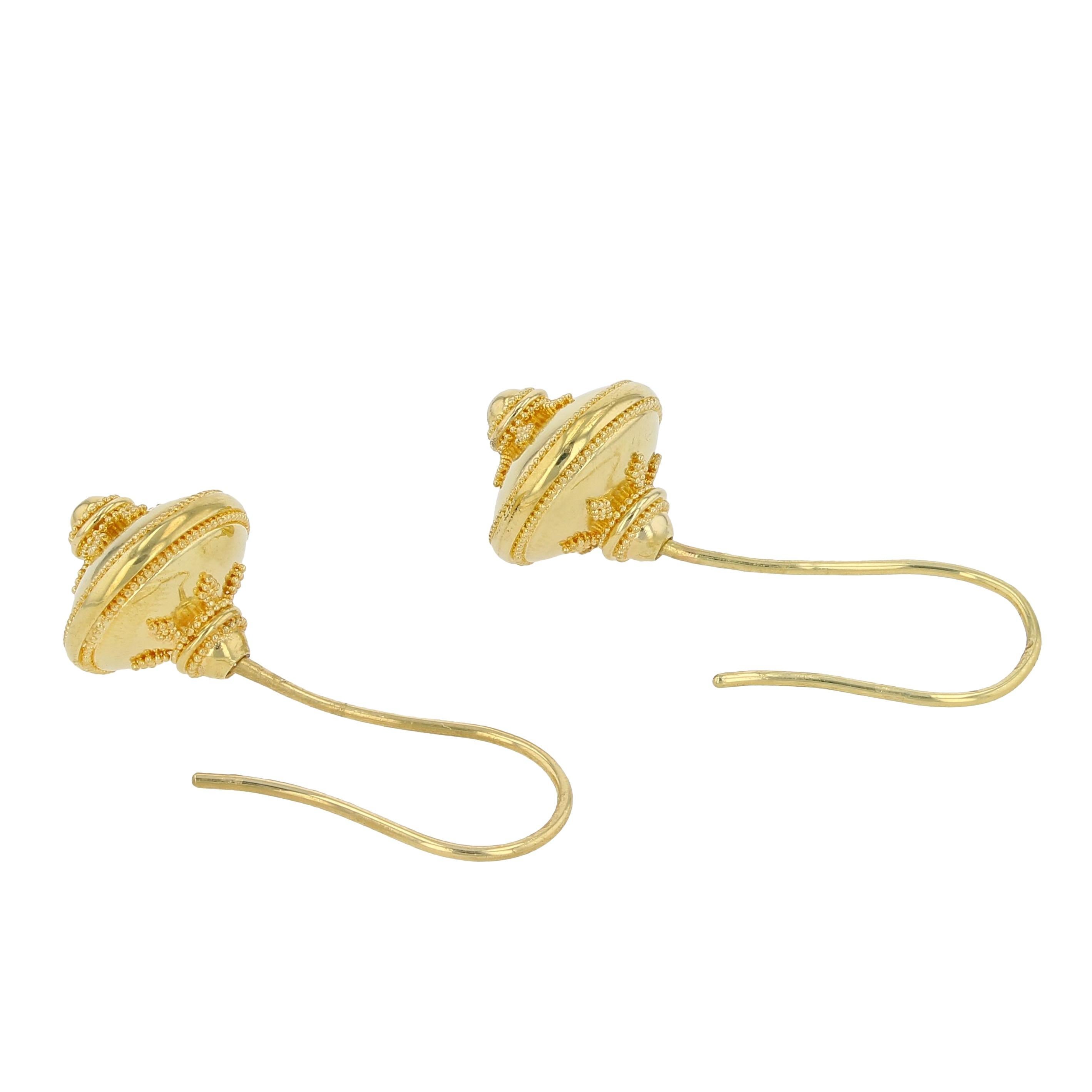 Pendants d'oreilles Kent Raible en or 18 carats avec grappe de soucoupes volantes et granulation en vente 1