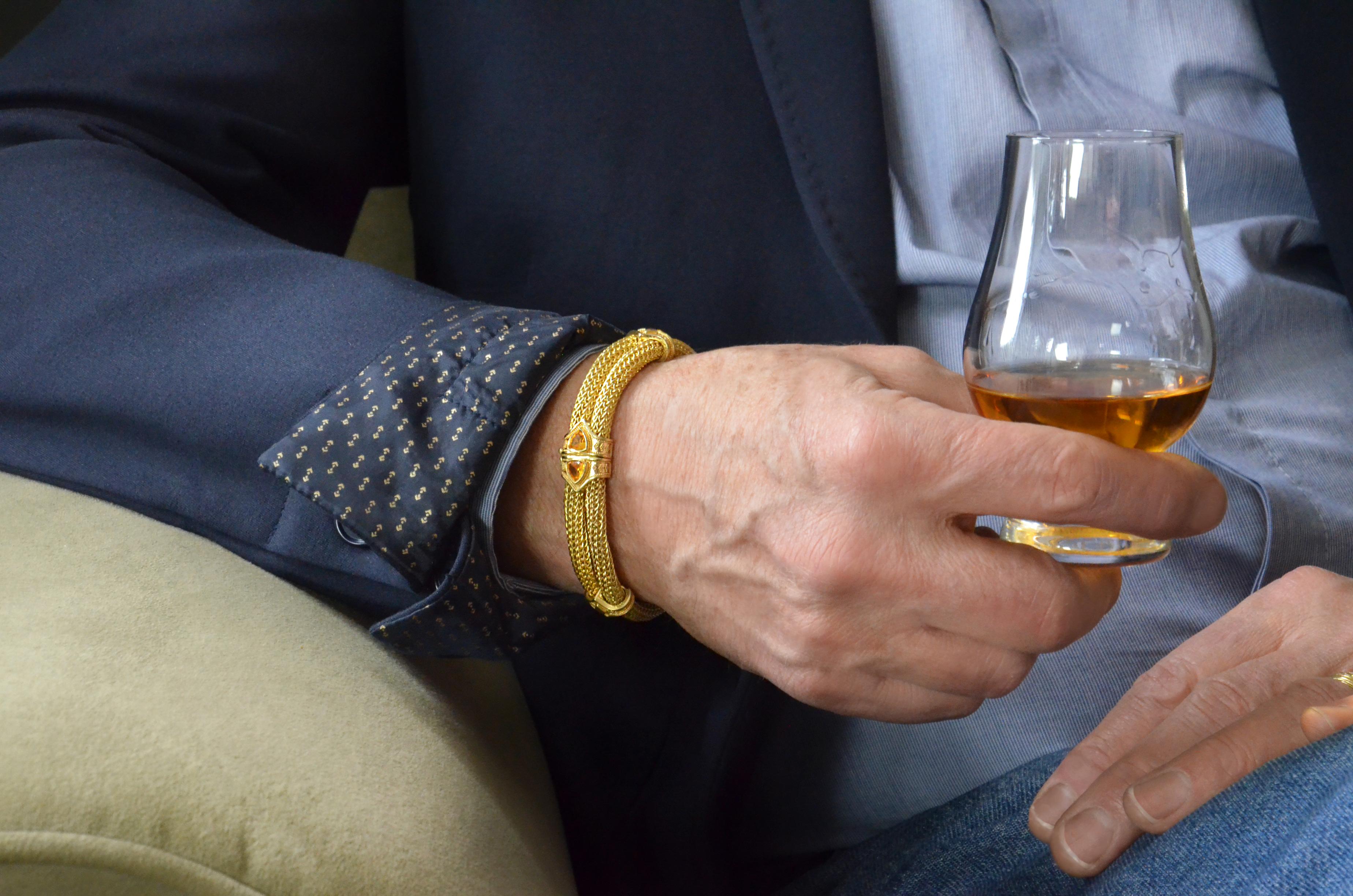 Artigiano Kent Raible 18Karat Gold Chain Bracelet with Sunstones and Fine Granulation in vendita