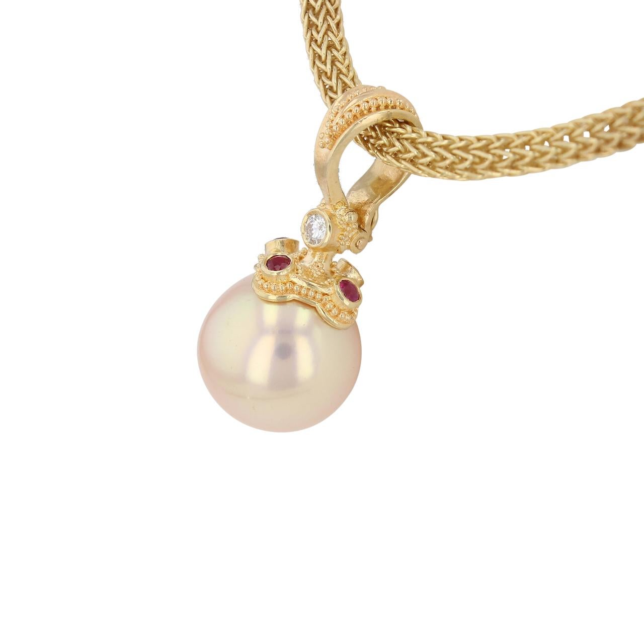 Artigiano Kent Raible 18Karat Gold Diamond, Ruby and Edison Pearl Pendant with Granulation in vendita