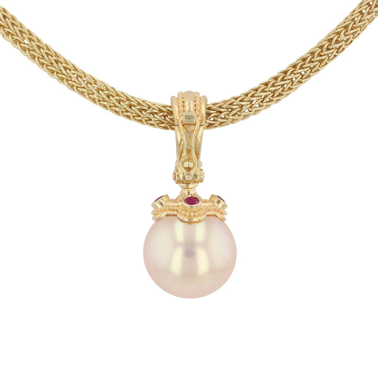Kent Raible 18Karat Gold Diamond, Ruby and Edison Pearl Pendant with Granulation In condizioni Nuovo in vendita a Mossrock, WA