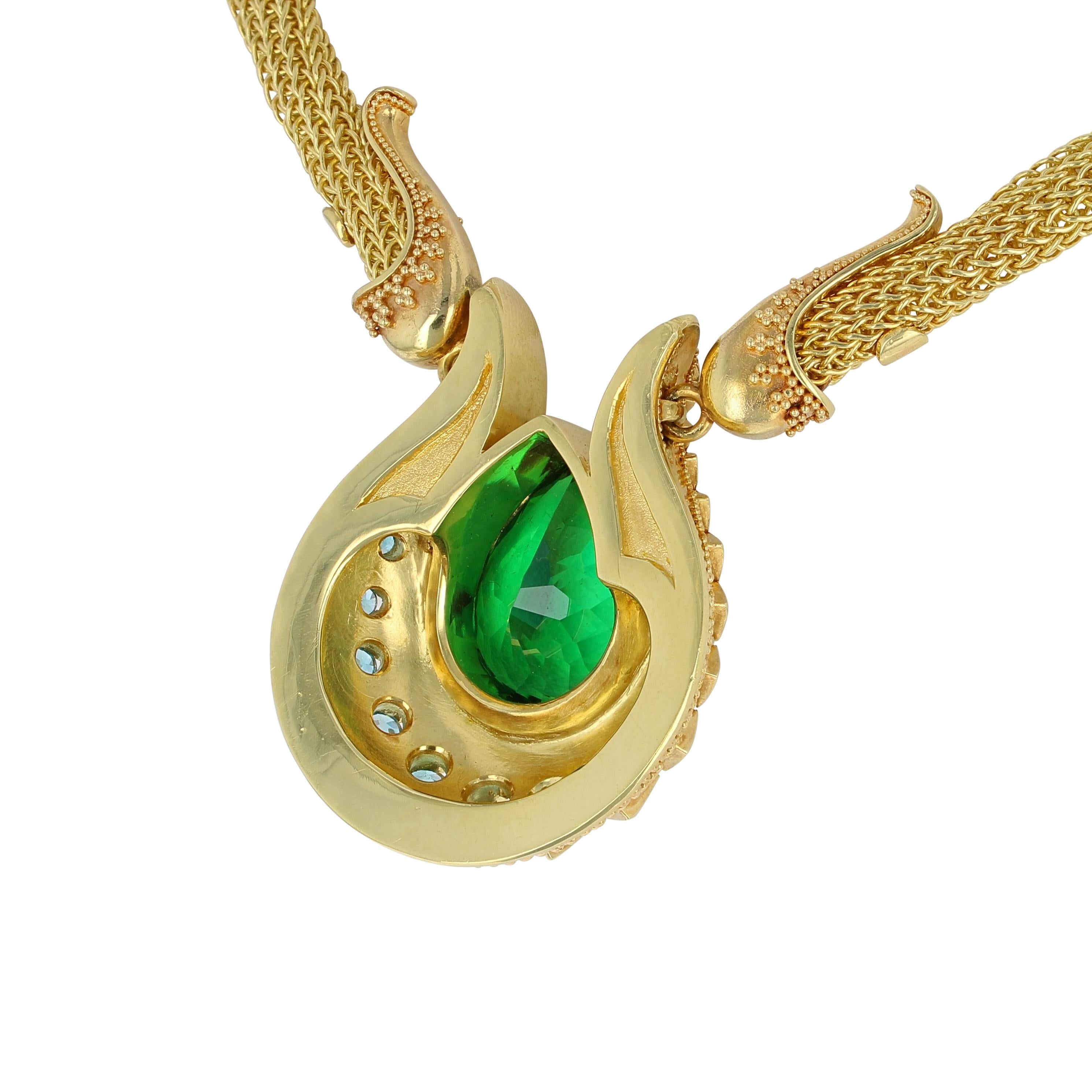 Taille poire Collier Kent Raible en tourmaline chromée en forme de goutte, granulation en or 18k, chaîne tissée en vente