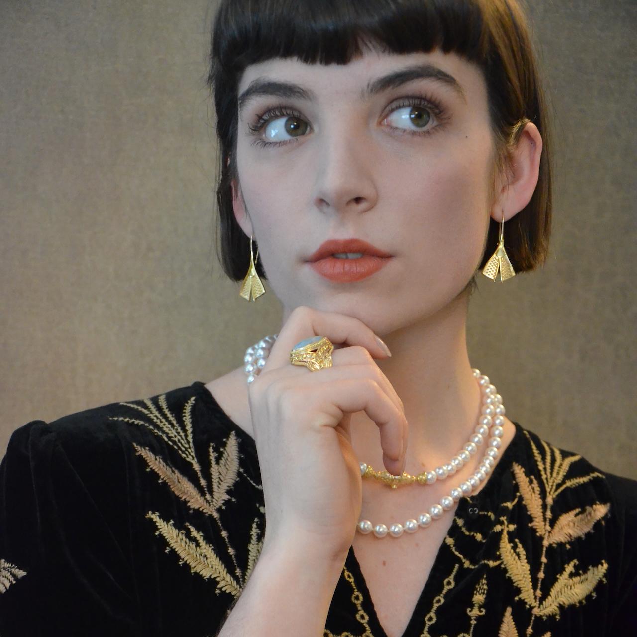 Collier de perles d'Akoya à deux brins, fermoir en or 18 K et diamants Kent Raible Unisexe en vente