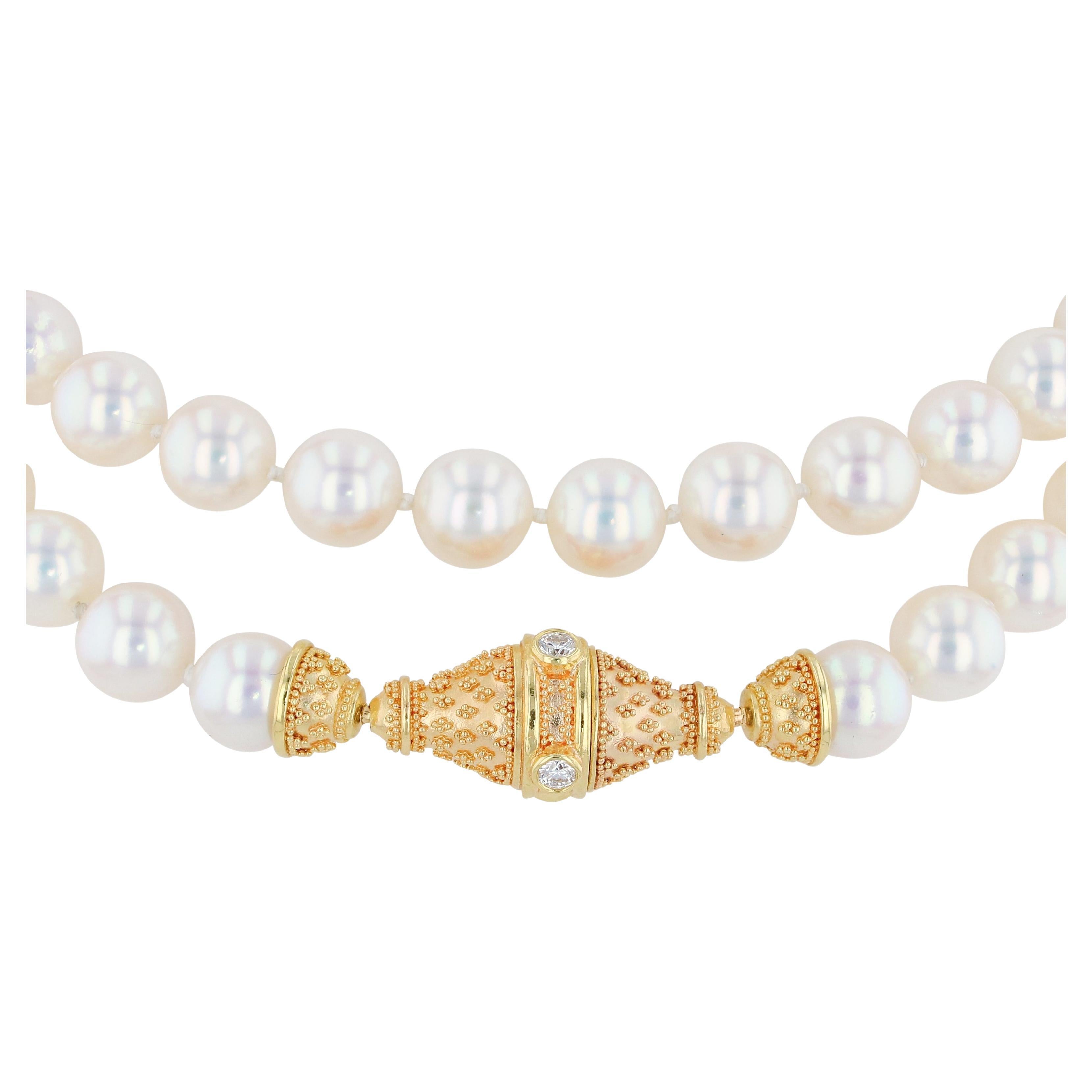 Collier de perles d'Akoya à deux brins, fermoir en or 18 K et diamants Kent Raible en vente