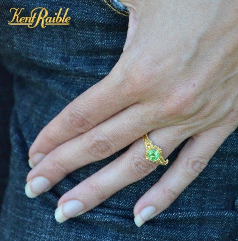 Artisan Kent Raible Green Garnet 18 Karat Gold Solitaire Ring with Granulation