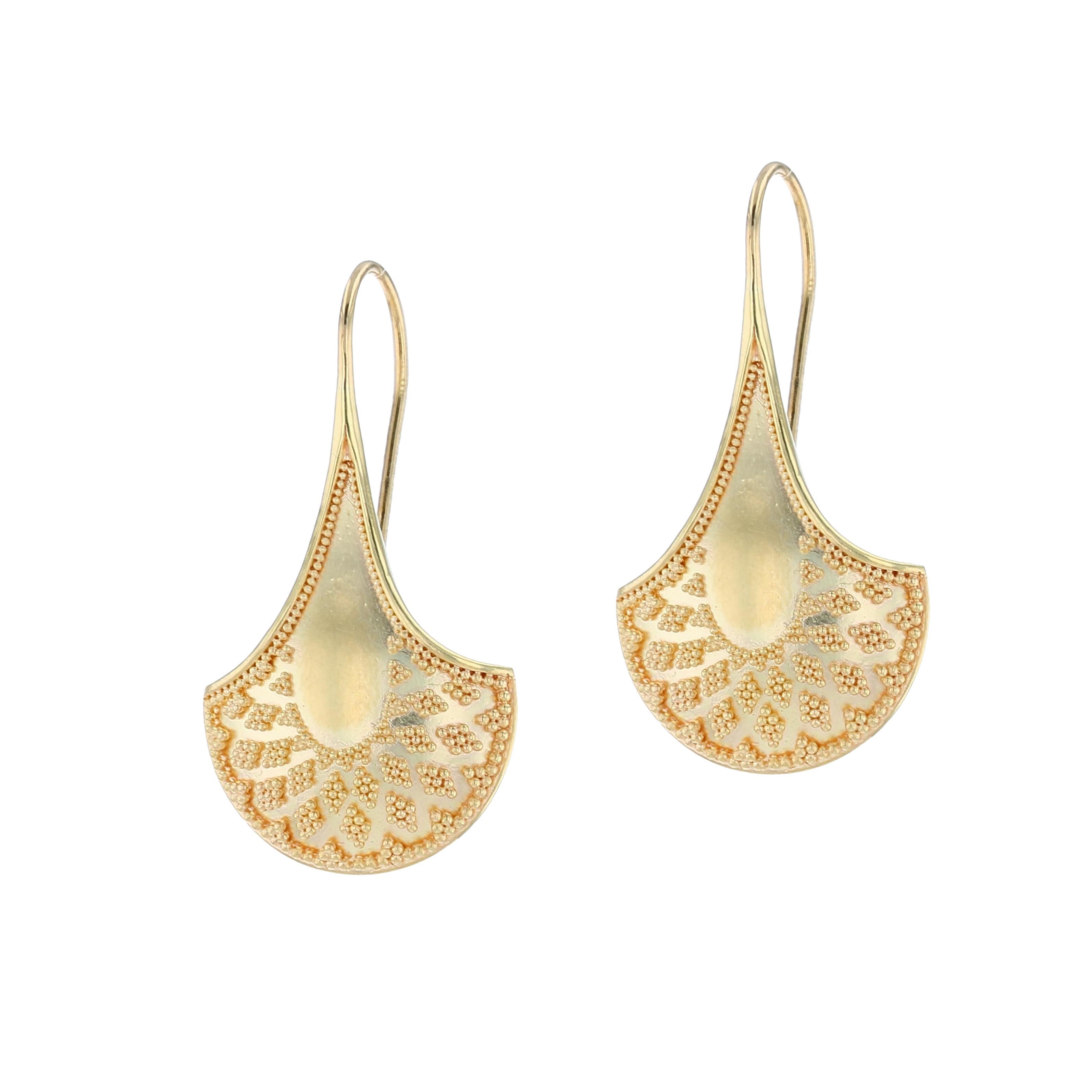 Artisan Kent Raible's 18 Karat Gold 'Fan' Dangle Earrings with fine Granulation For Sale