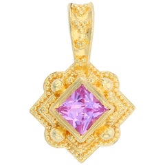 Collier Kent Raible's Pendentif en or 18 carats avec saphir rose et granulation, renforcement du collier