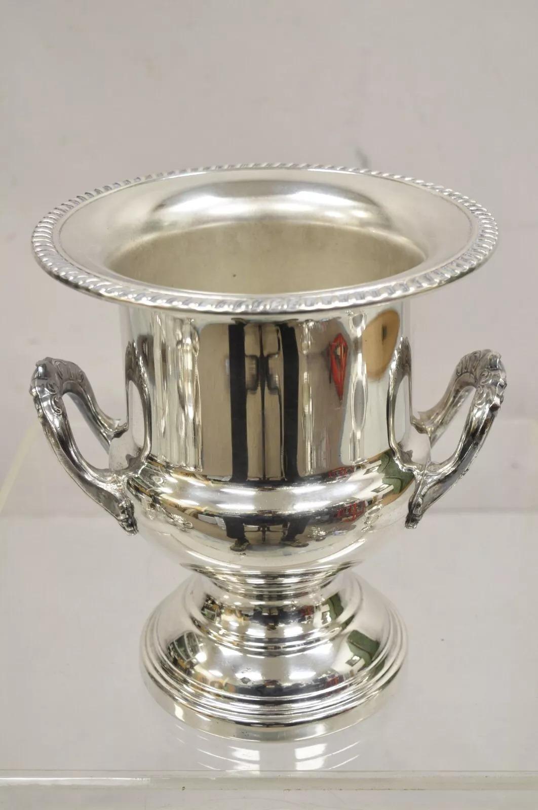 Kent Silversmiths Versilberte Trophäe Tasse Champagner Kühler Eiskübel. Circa Mitte des 20. Jahrhunderts. Abmessungen: 10