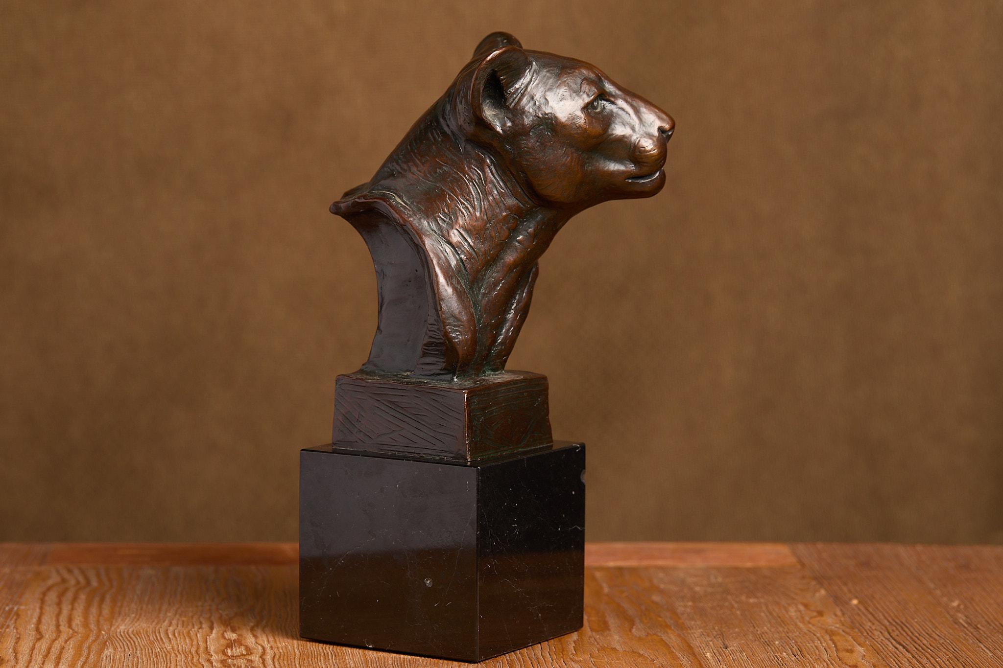 León de montaña - Sculpture de Kent Ullberg