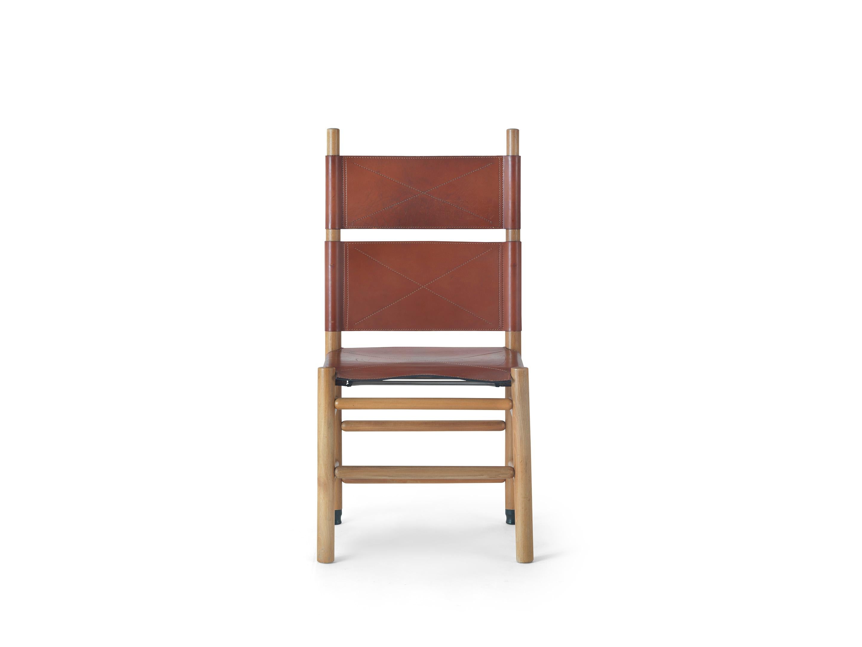 **Kentucky** ist ein Stuhl, der aus der Zusammenarbeit zwischen Carlo Scarpa und der Firma Bernini entstanden ist. Es zeichnet sich durch eine scheinbare formale Einfachheit aus, die in Wirklichkeit eine hochkomplexe und detailreiche Gestaltung