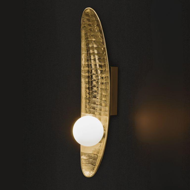 Lámpara de pared Kenu - Diseño en latón pulido con un lujoso atractivo luminoso Moderno orgánico en venta