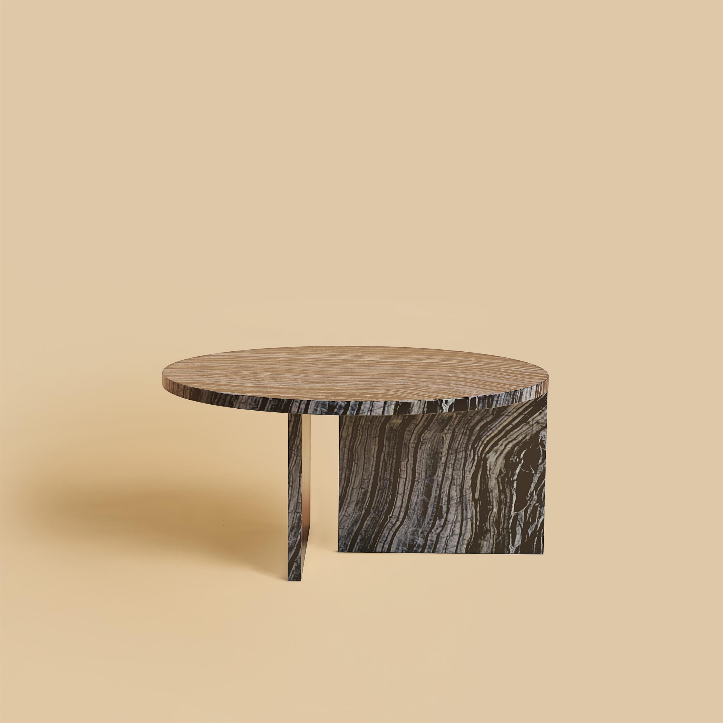Tavolino Kenya Black Hashi di Lebanto
Dimensioni: L 60 x P 60 x H 29 cm
Materiali: Marmo.

Lebanto è un'espressione di identità, un arazzo di sogni intessuto con i fili della loro vita. Il loro viaggio è iniziato con una visione semplice ma