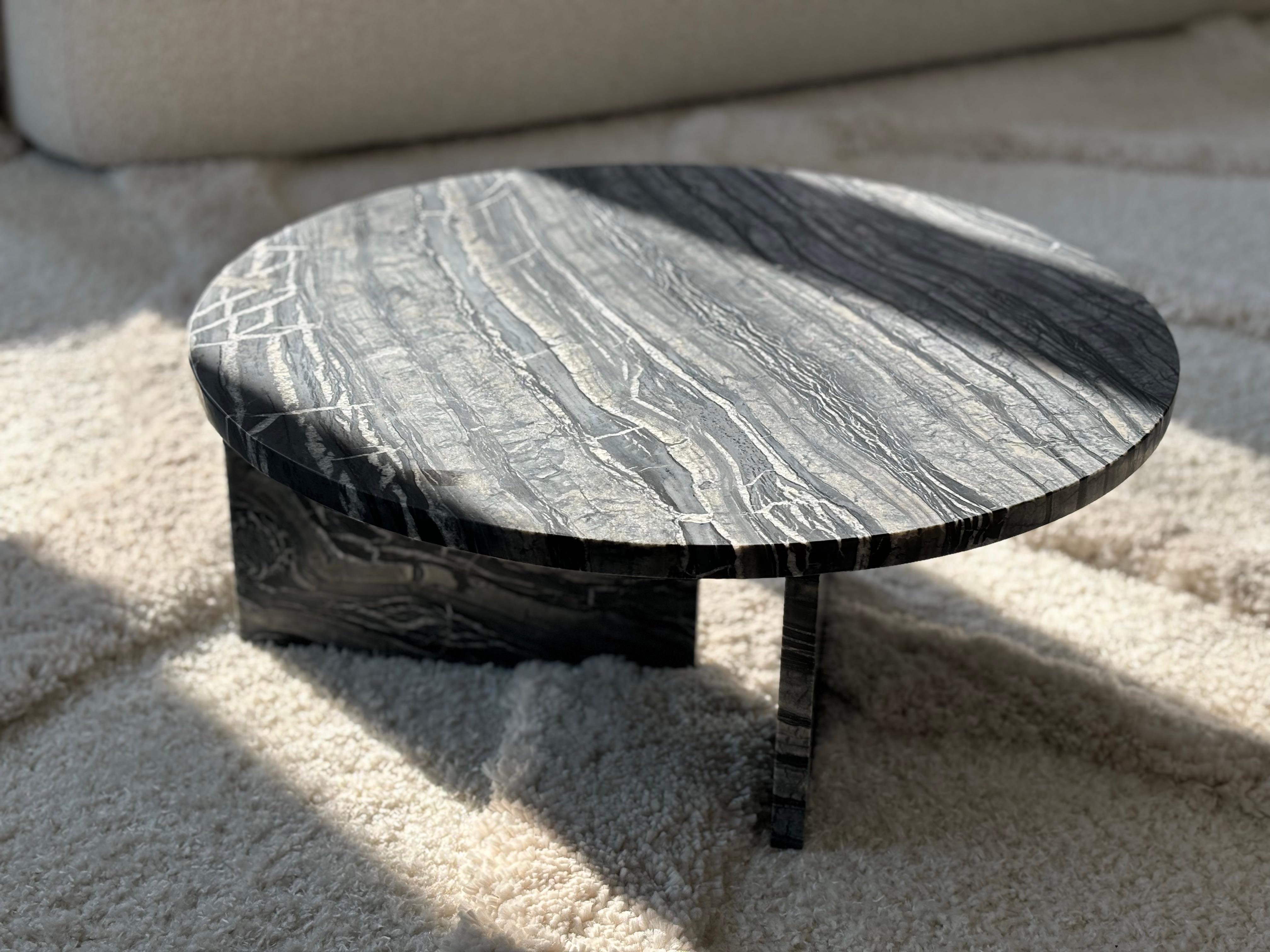 Table basse ronde en marbre noir du Kenya, fabriquée en Italie en vente 2