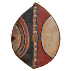 Escudo de piel pintado a mano de la tribu keniana Massai