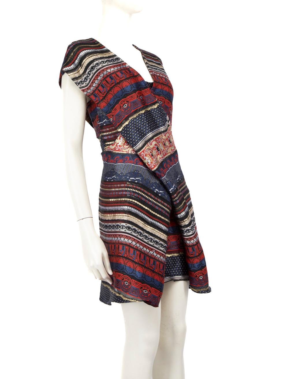 L'ÉTAT est très bon. L'usure de la robe est minime. Pilling et plucks à l'armure sur cet article de revente de designer Kenzo utilisé.



Détails


Multicolore

Viscose

Robe

Motif abstrait

Mini

Bretelles croisées sur le devant

Fermeture à