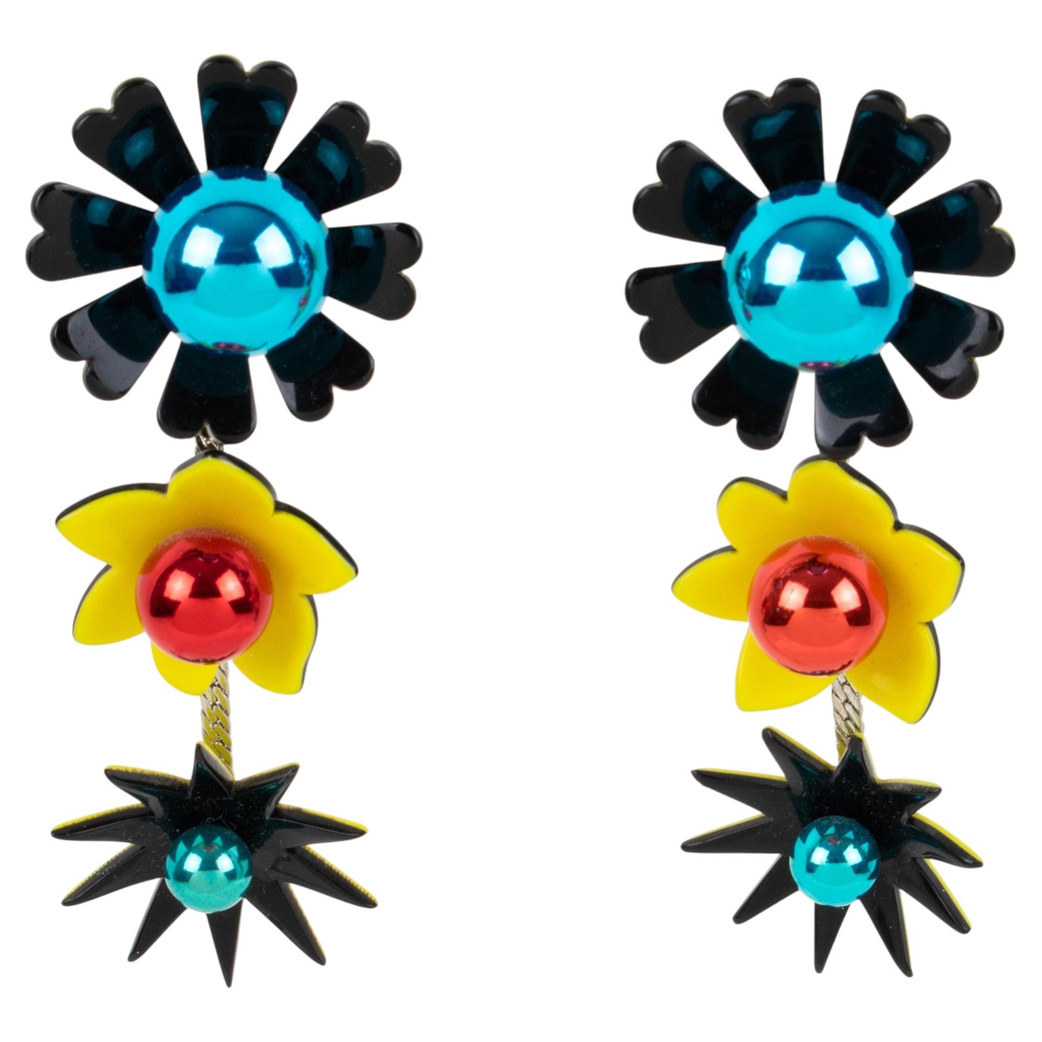 Kenzo Schwarze, blaue und gelbe florale Ohrringe aus Acryl, die an einem Ohrring hängen