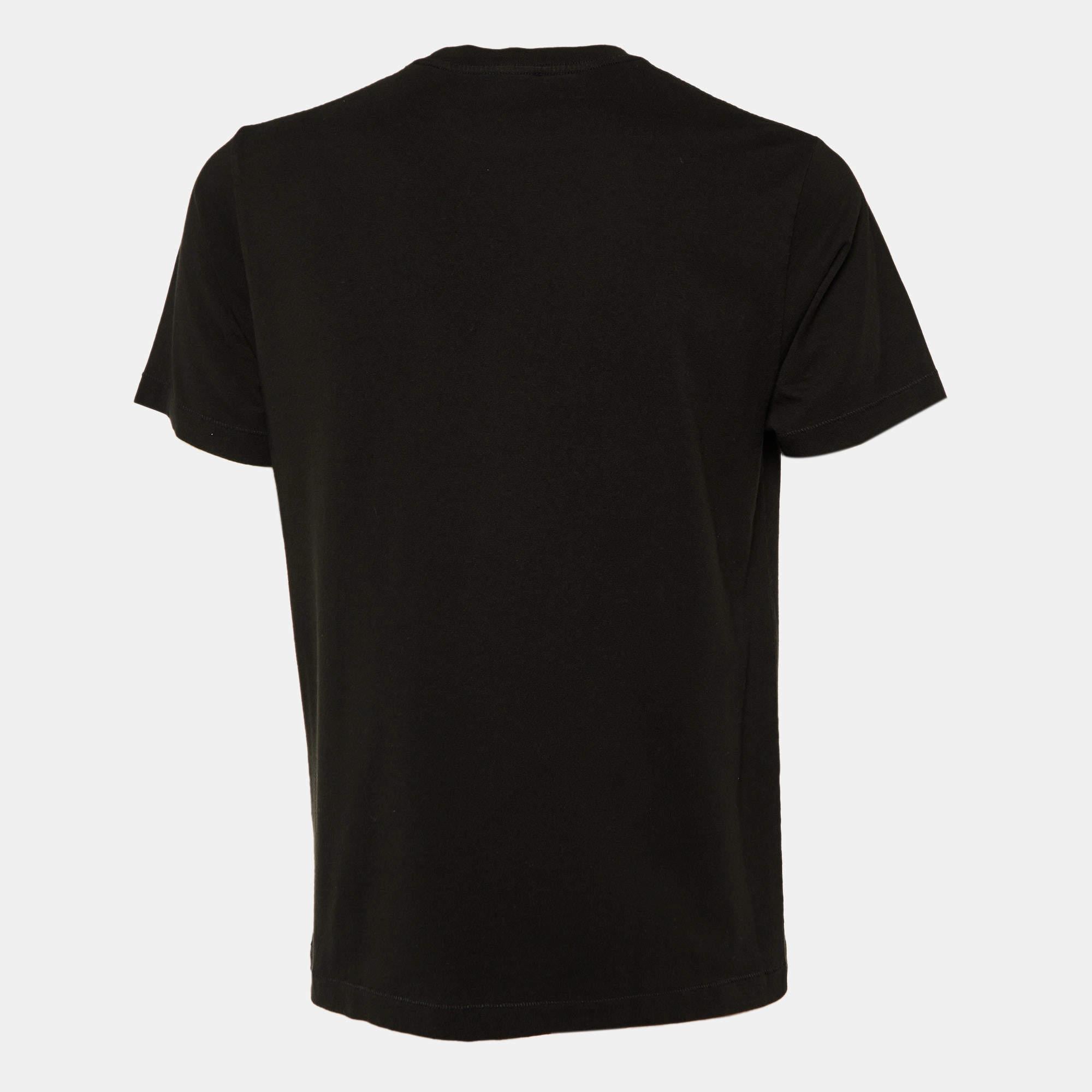 Perfect for casual outings or errands this T shirt is the best piece to feel comfortable and stylish in. It flaunts a catchy shade and a relaxed fit.