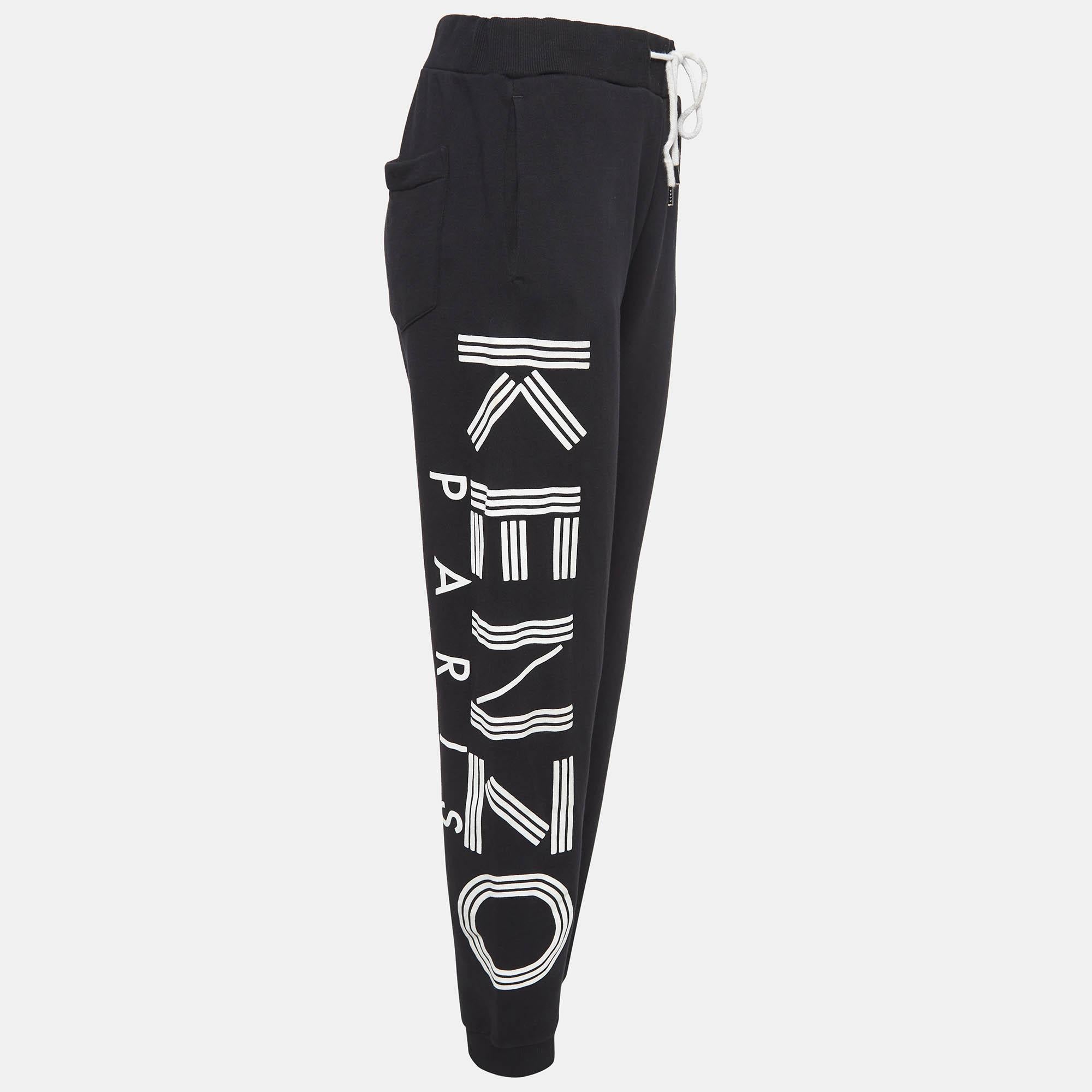 Experience the perfect fusion of style and functionality with these designer track pants. The choice of materials and design focused on comfort and durability make them suitable for any occasion whether relaxing or moving.