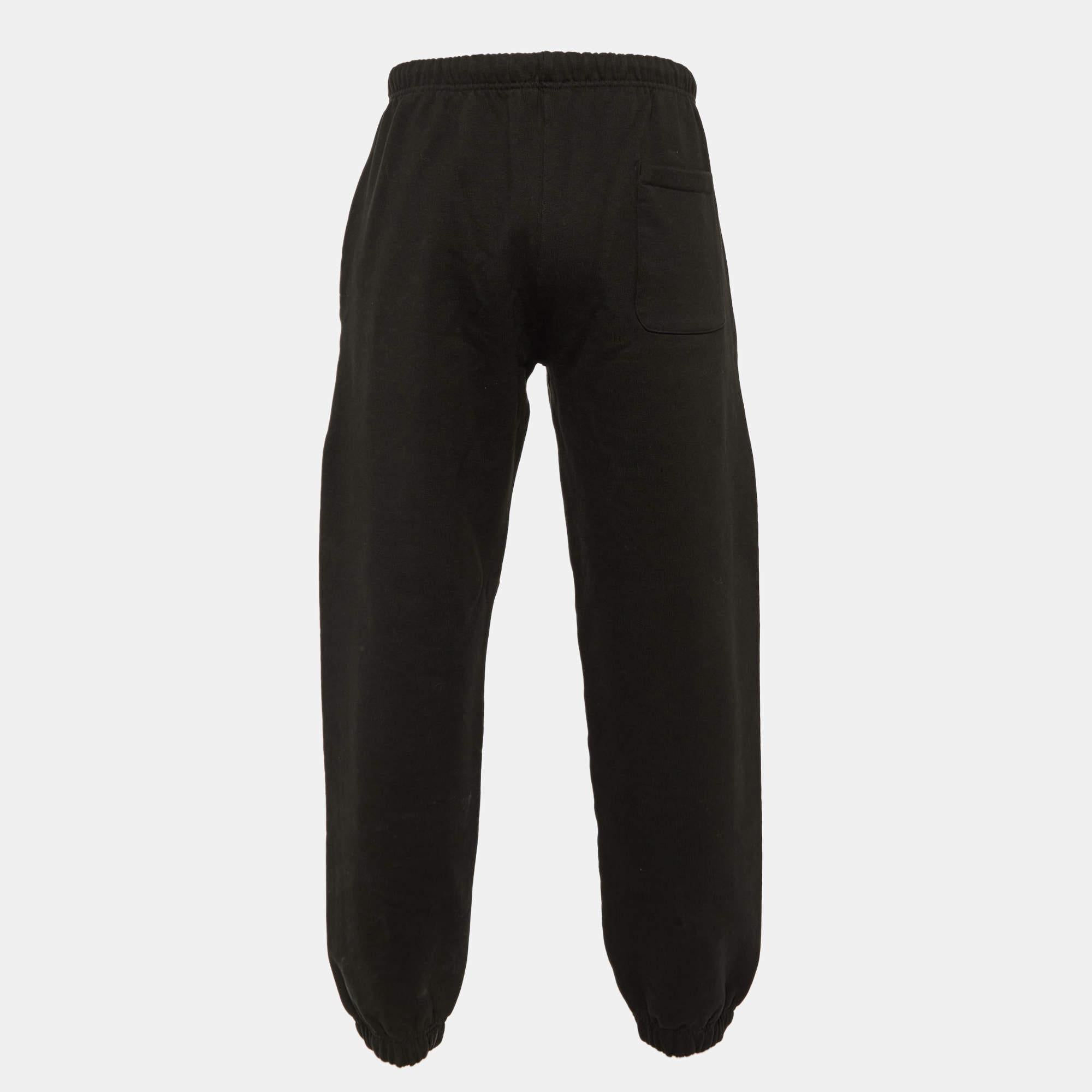 Sortez pour un jogging avec ces joggers super élégants se prélasser ou sortir pour faire des courses la création vous fera vous sentir à l'aise toute la journée. Il a été fabriqué à partir de matériaux de haute qualité et s'associera parfaitement