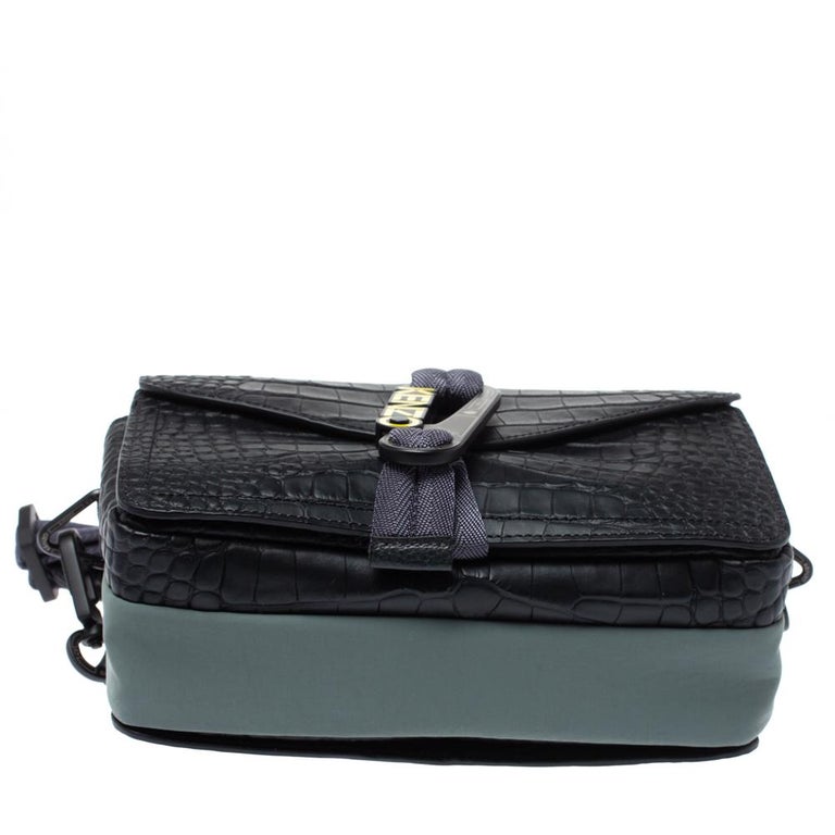 Kenzo Sac Crossbody en cuir gaufré crocodile noir sur 1stDibs
