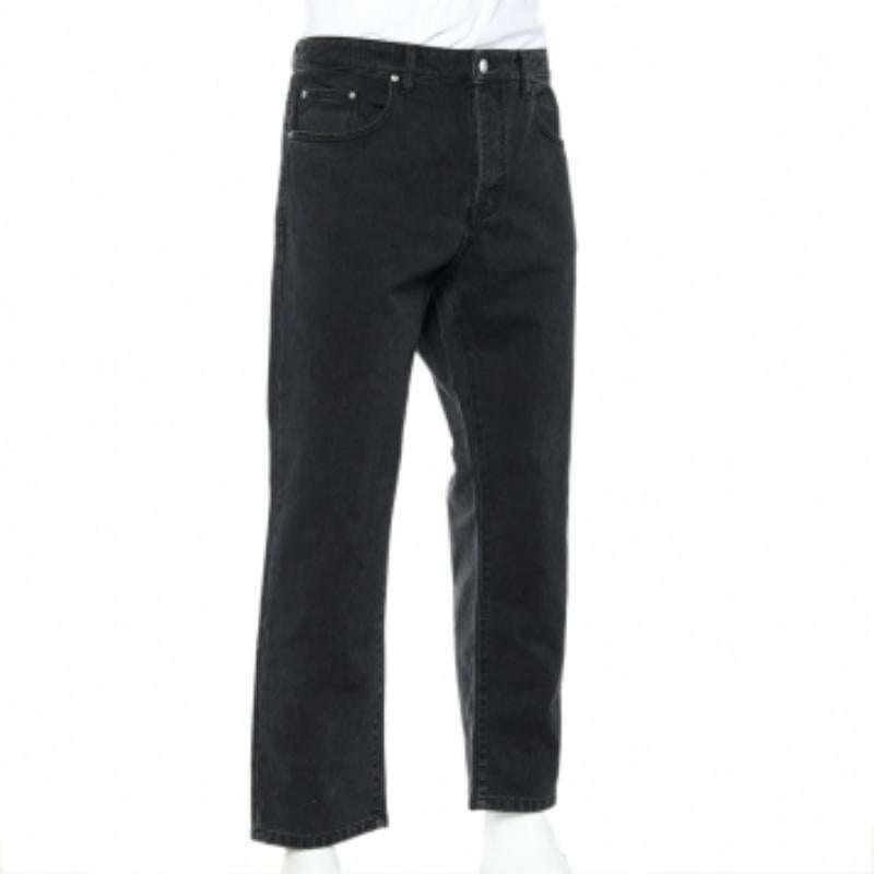 These Kenzo denim jeans make sure that every ensemble will impress Crafted from a cotton blend, they have a straight-leg fit and a black hue. They are styled with multiple pockets, belt loops, and a zip closure.