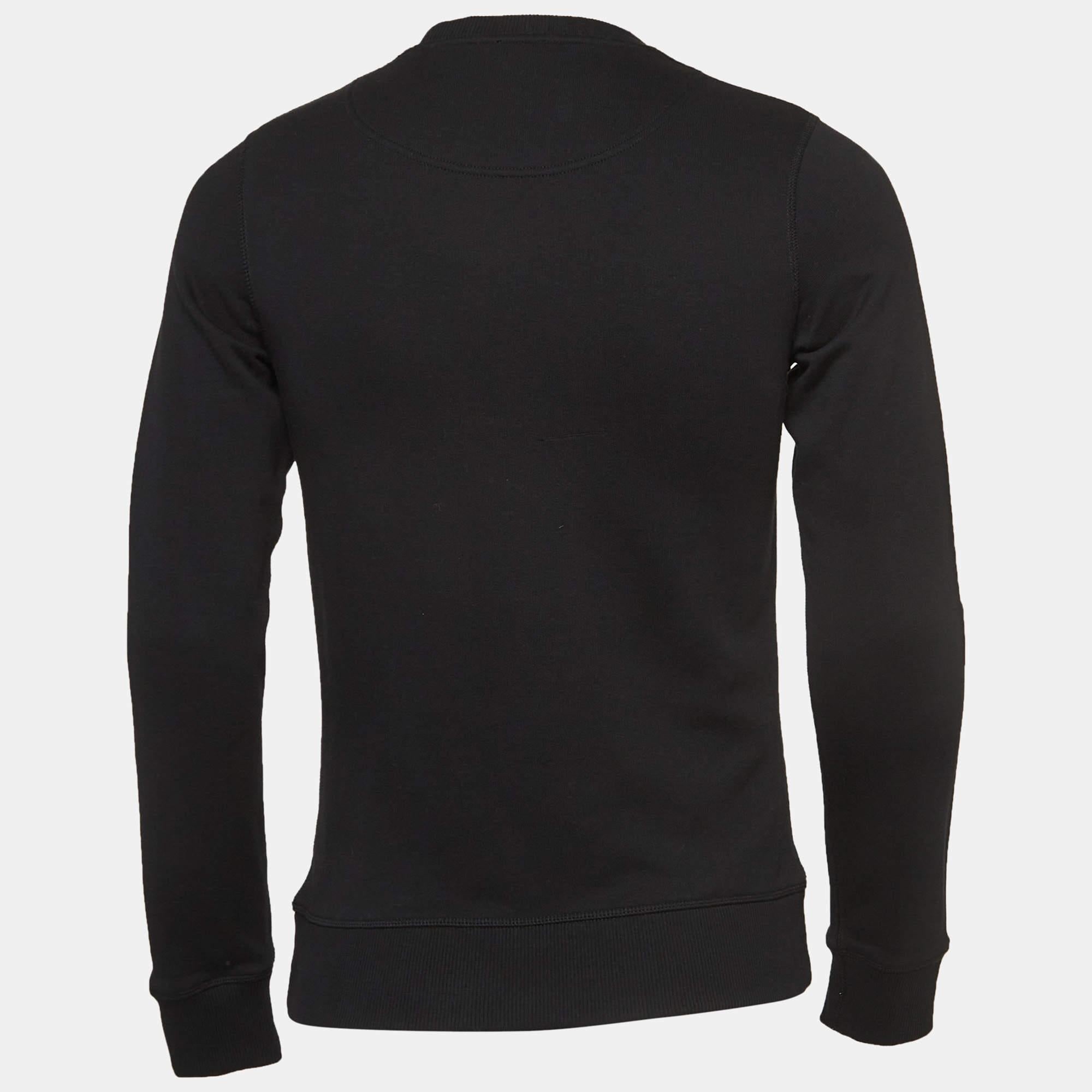 Sweatshirts like this are the best pick on days you want to dress comfortably. Made from quality fabrics, this sweatshirt is enhanced with a classy hue, attractive designs, and a cozy fit.