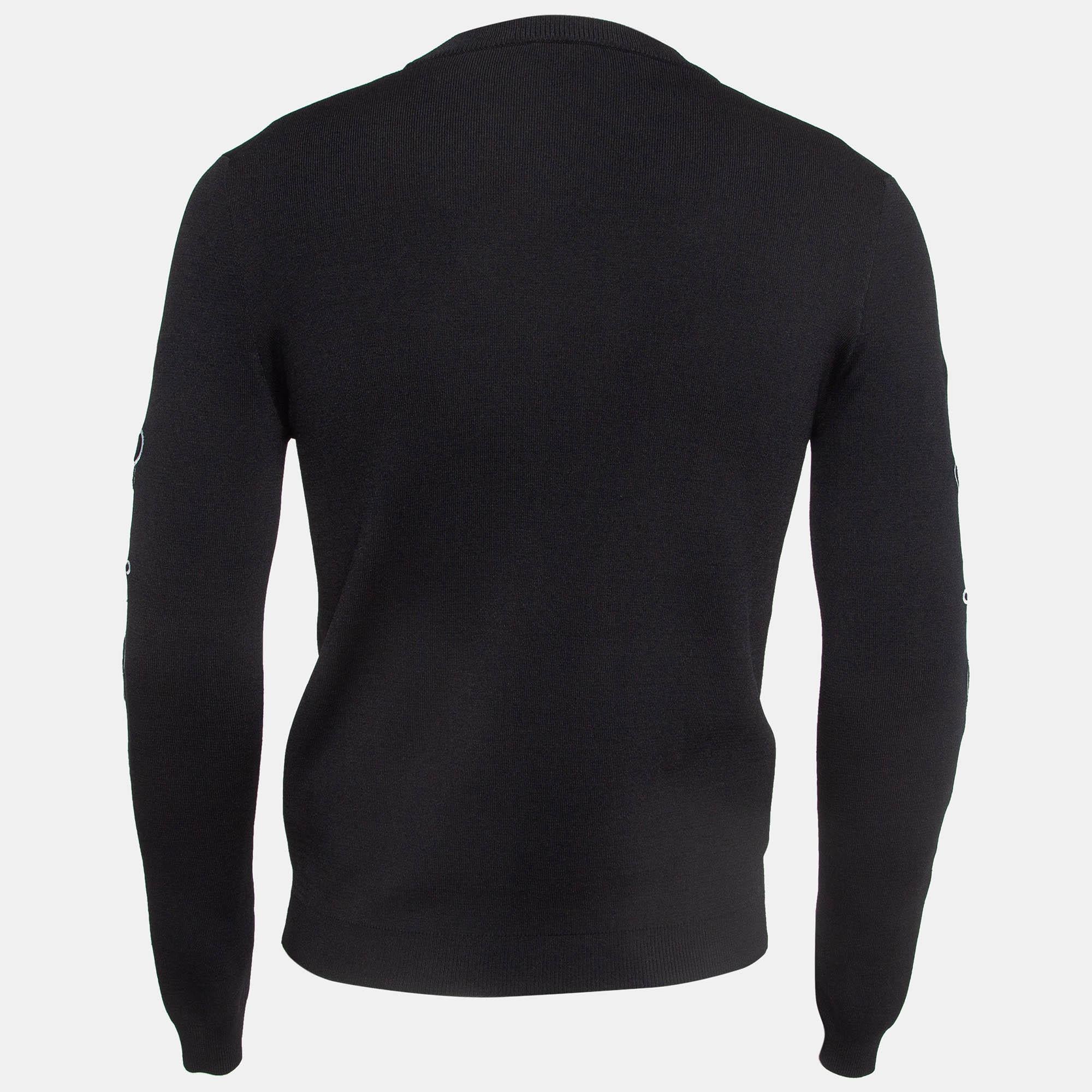Sweatshirts like this are the best pick on days you want to dress comfortably. Made from quality fabrics this sweatshirt is enhanced with a classy hue attractive designs and a cozy fit.