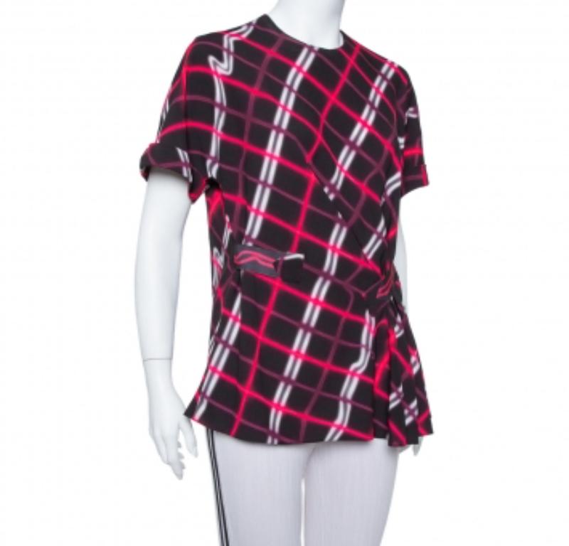 Get this must-have top from Kenzo that lends a dash of glam to your outfit. Cut from a cotton blend, it features a plaid pattern printed all over and a tie insert at the waist. Wear it with a pencil skirt for a chic look.