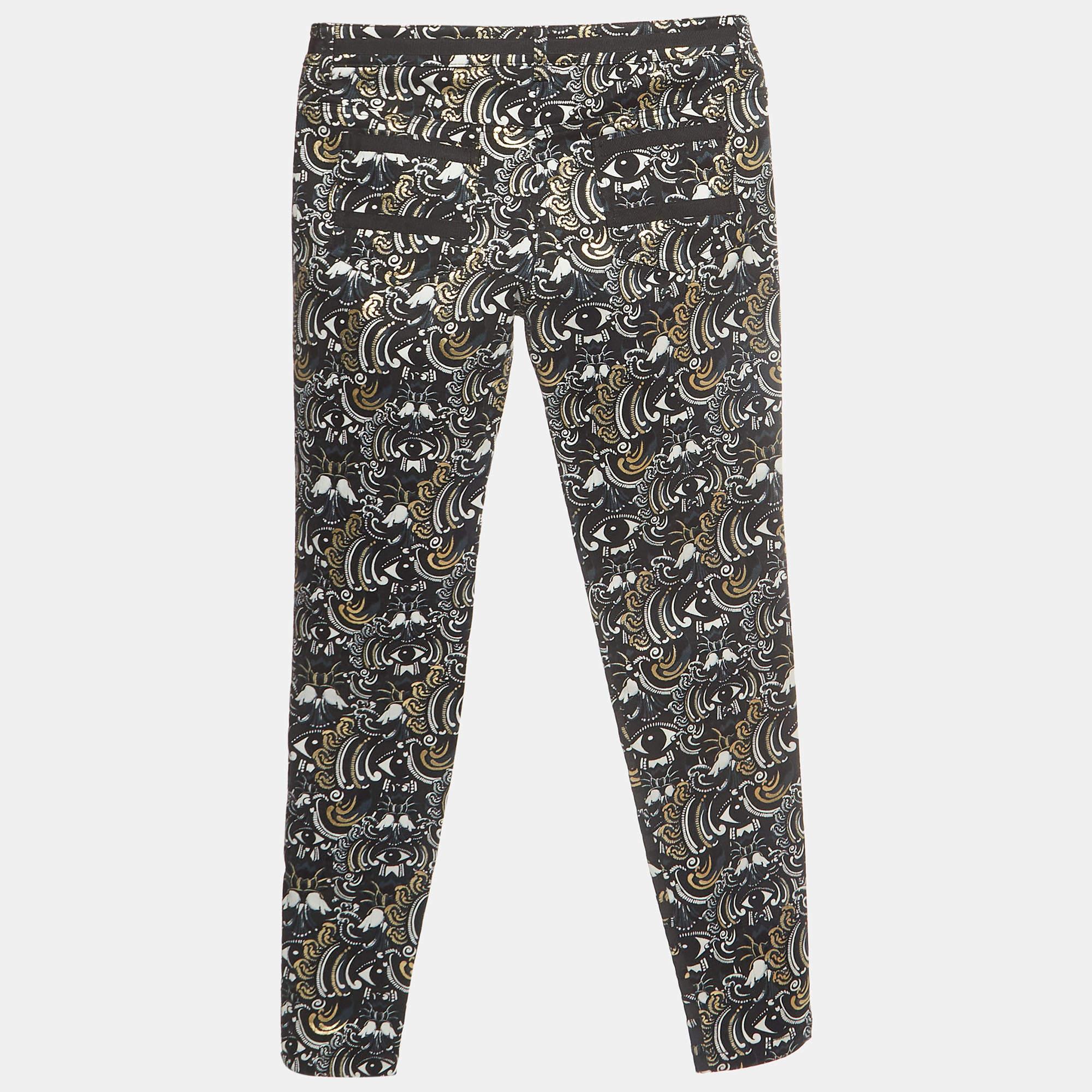 Valorizza il tuo abbigliamento con questo paio di pantaloni Kenzo. Progettati con una silhouette e una vestibilità superba, questo paio di pantaloni ti renderà sicuramente elegante.

Include: Etichetta del marchio,