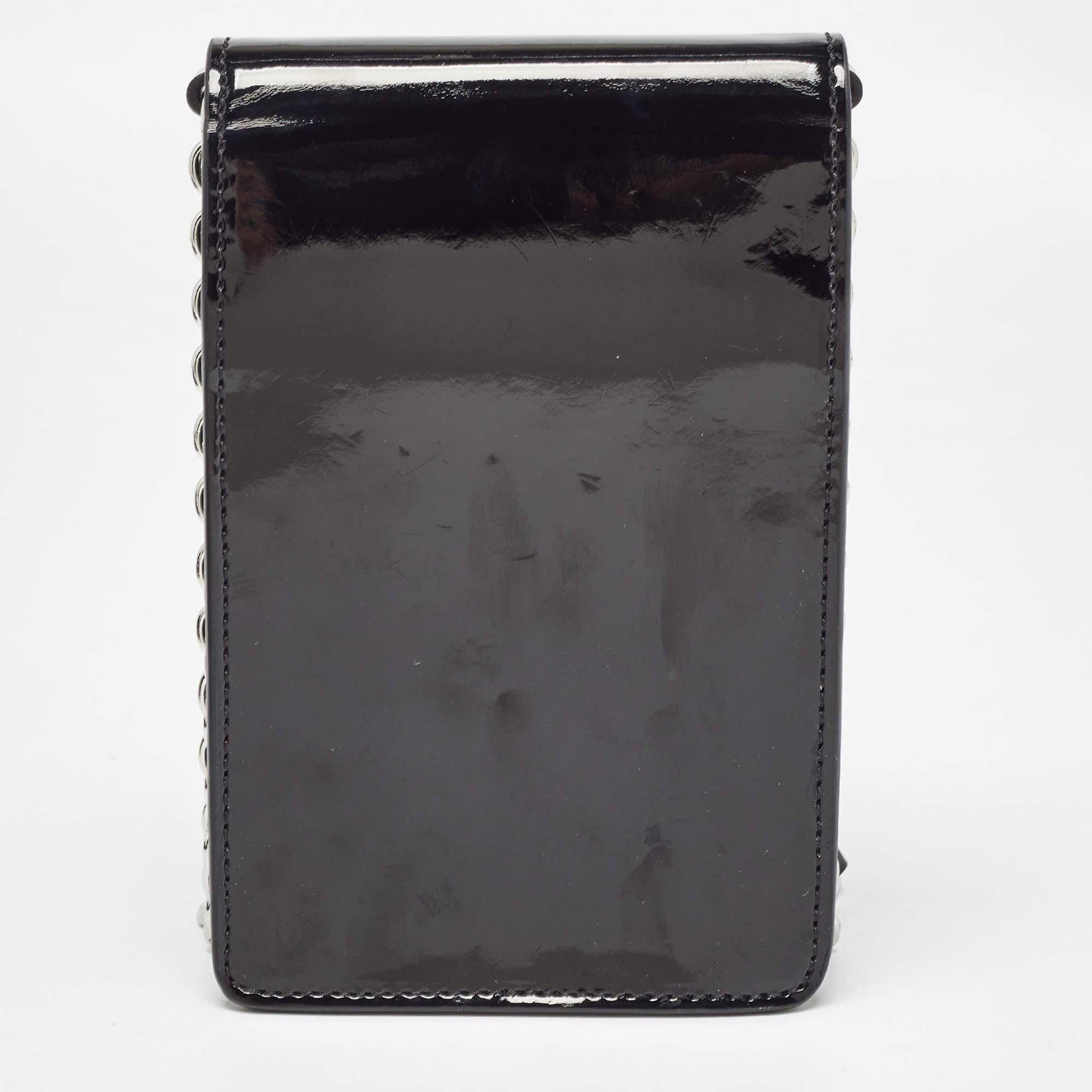 Bolso cruzado con solapa de charol repujado con cabeza de tigre negro Kenzo en Bueno estado para la venta en Dubai, Al Qouz 2