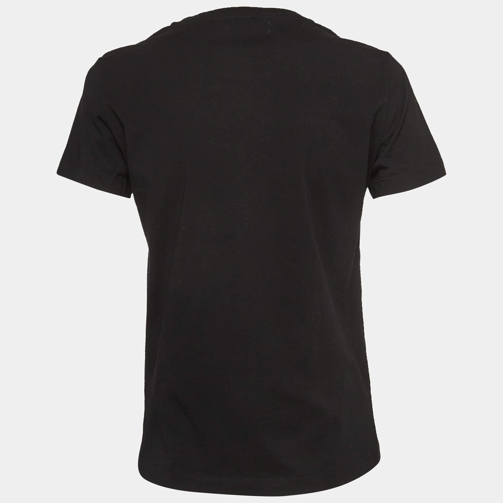 Whether you want to go out on casual outings with friends or just want to lounge around this t shirt is a versatile piece and can be styled in many ways. It has been made using fine fabric.