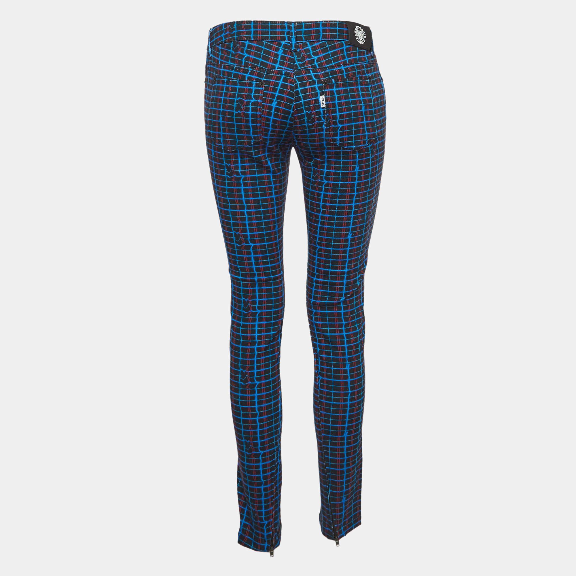 Enhance your formal attire with this pair of trousers. Designed into a superb silhouette and fit this pair of trousers will definitely make you look elegant.