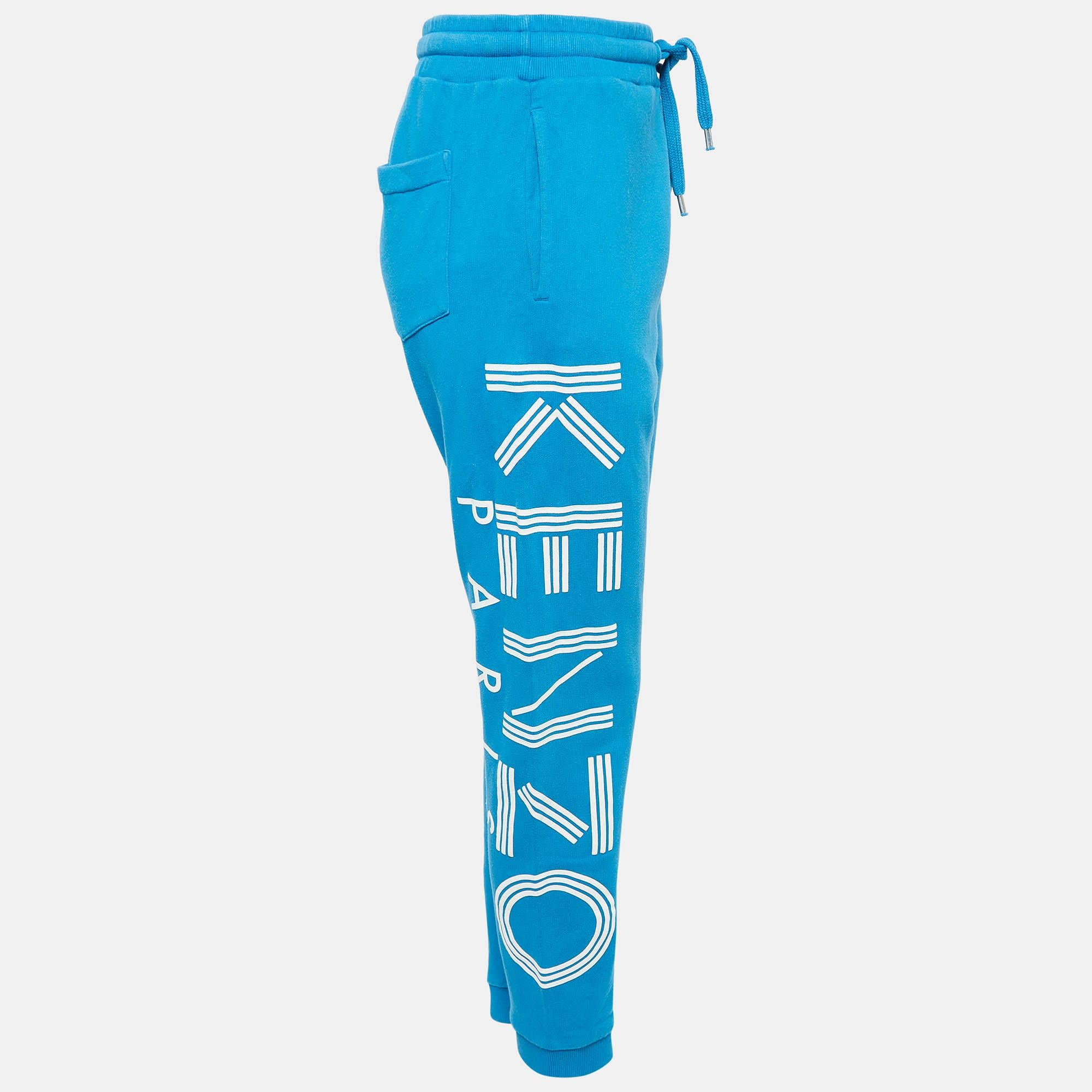 Experience the perfect fusion of style and functionality with these designer track pants. The choice of materials and design focused on comfort and durability make them suitable for any occasion whether relaxing or moving.
