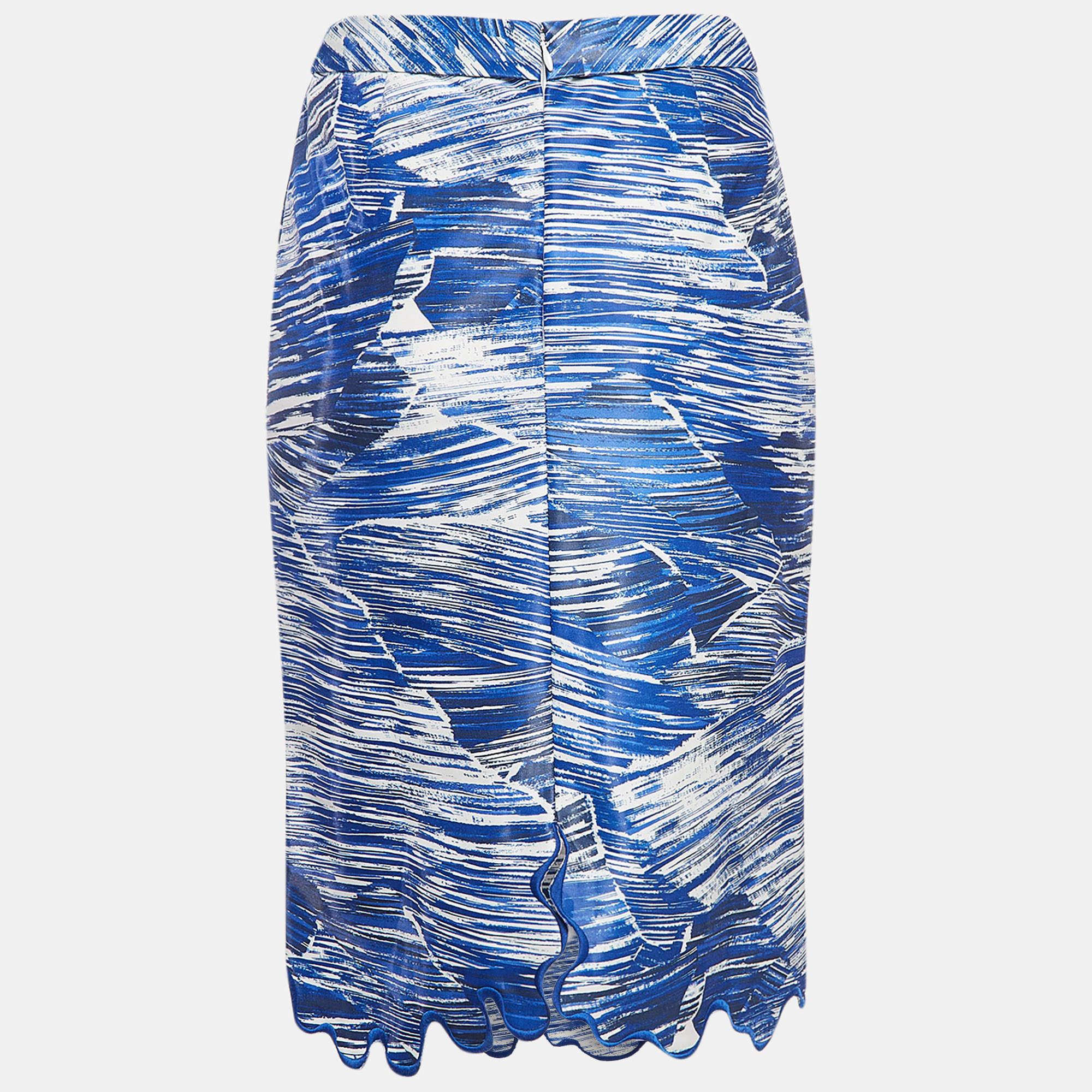 This lovely skirt is beautifully stitched from fine fabric. The comfy designer skirt has a flattering silhouette. Pair it with a simple top and strappy heels for a chic look.
