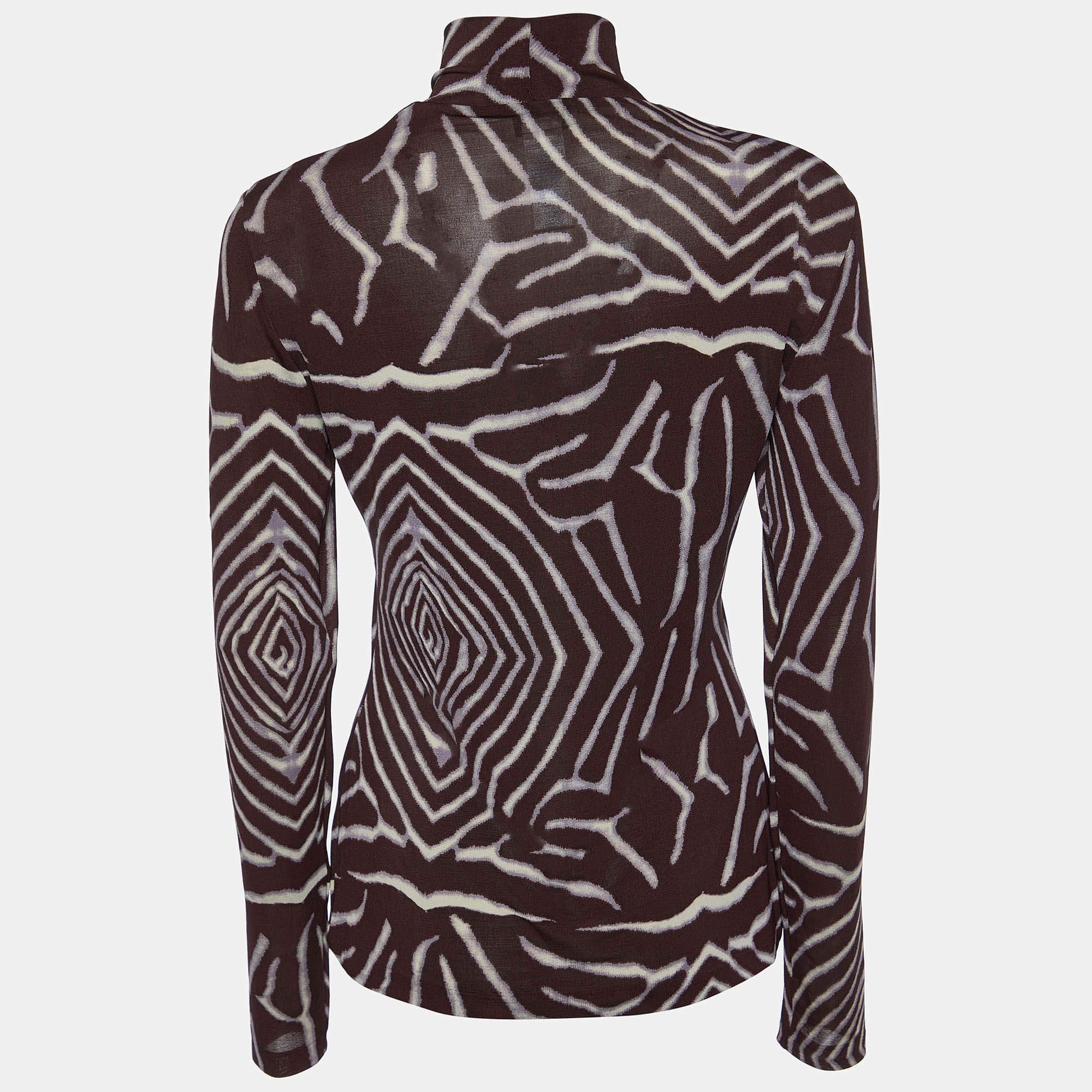 Careful tailoring quality materials and elegant cuts make this designer top a piece to cherish It comes in a classic design to be easy to style.