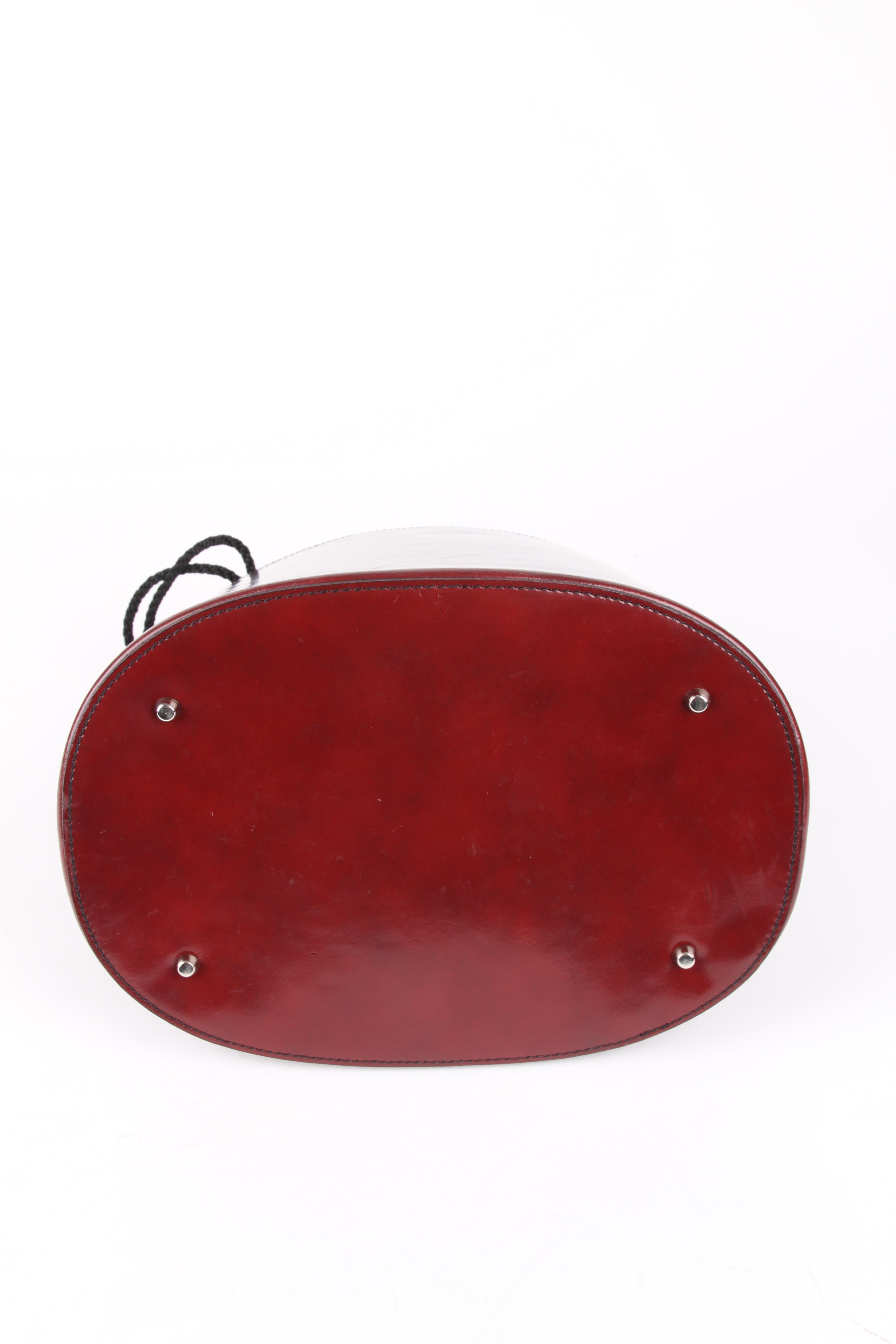 Kenzo - Sac seau Pagodon en cuir bourgogne 1998 Excellent état - En vente à Baarn, NL