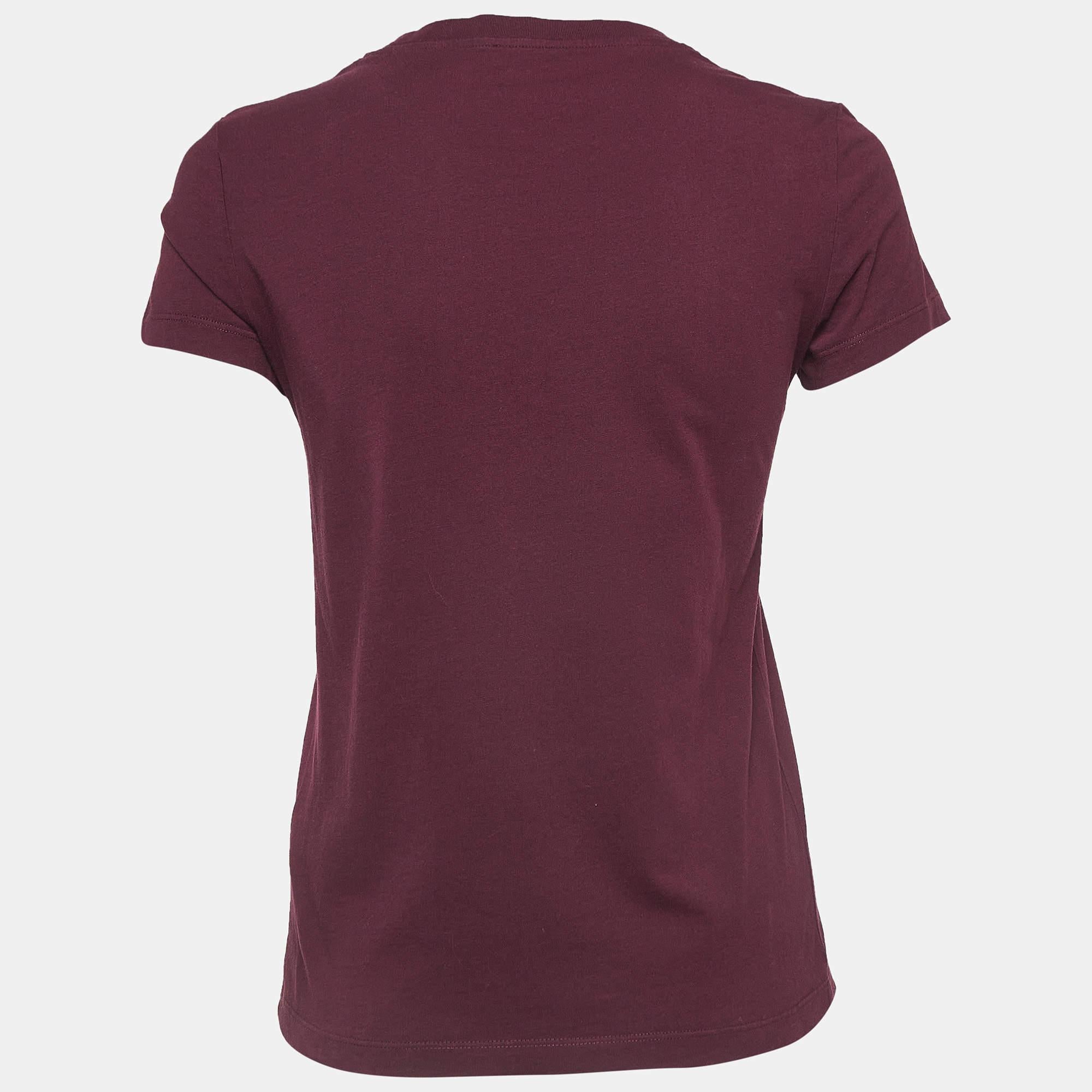 A perfect combination of comfort luxury and style this designer t shirt is a must have piece Made from quality materials the creation can be styled with denim pants and sneakers for a cool look.