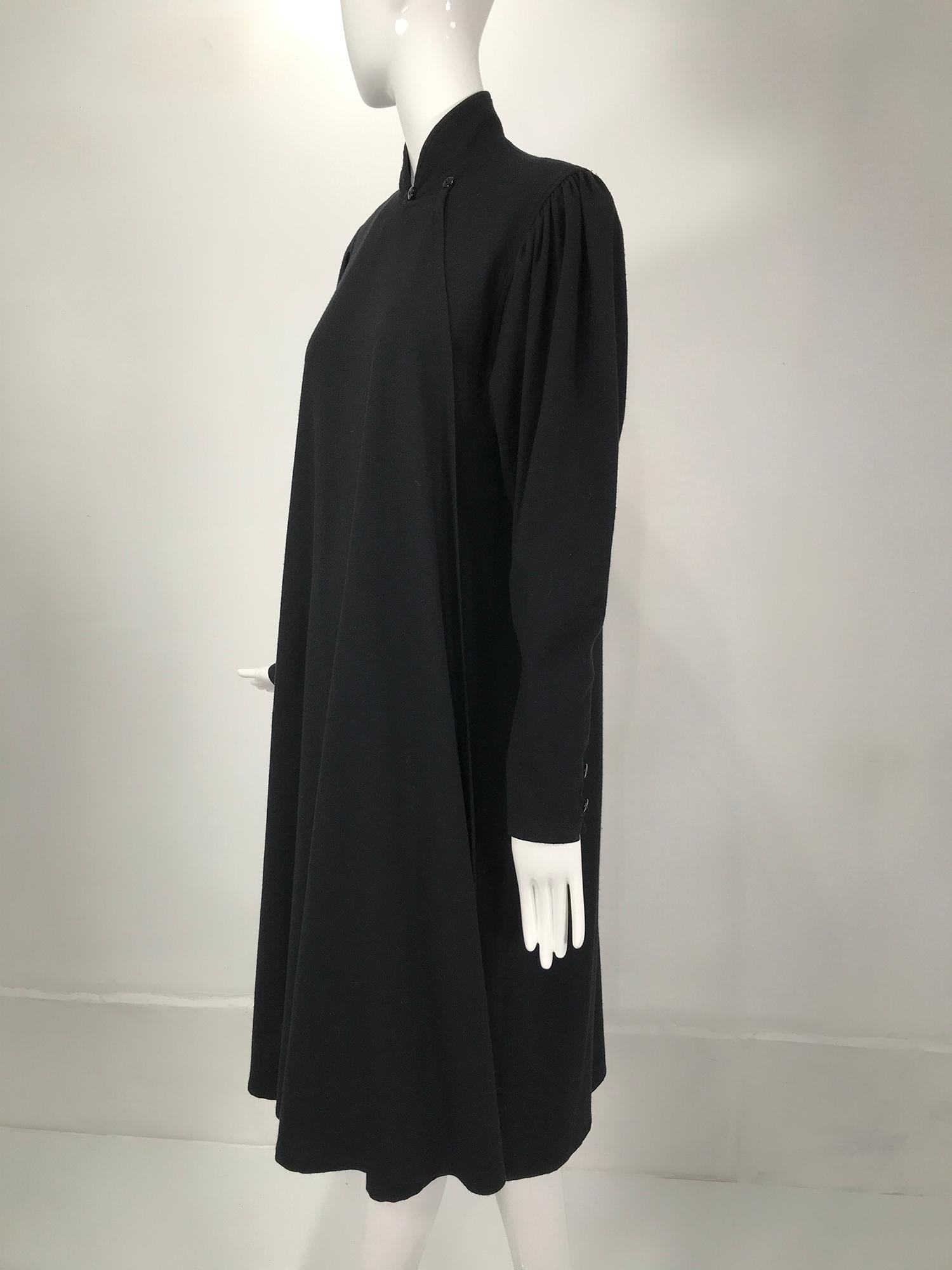 Noir Kenzo Manteau de style Cheongsam en laine noire à double face, années 1980 en vente