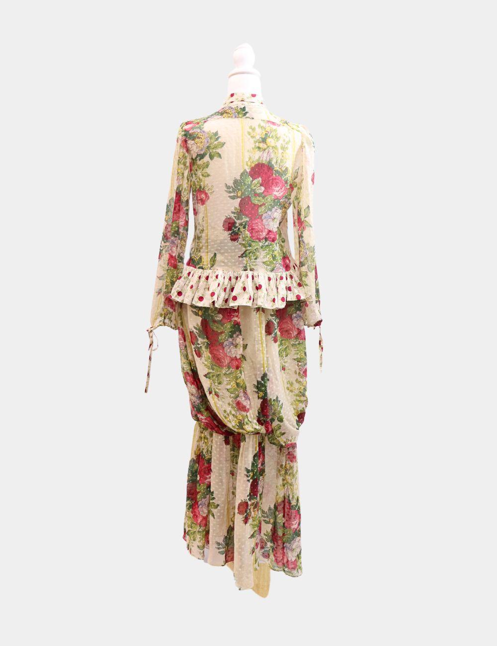 Kenzo Floral Blouse and Skirt Set, with floral print  and pearl buttons.

Material: Silk
Size: EU 38
Bust: 92cm
Waist: 82cm
Hip: 93cm
Condition: Good