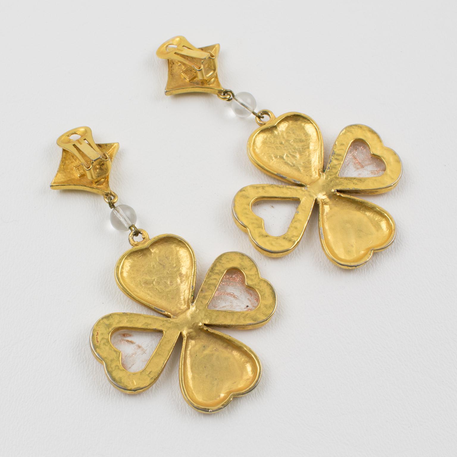 Kenzo Gilded Metal and Acrylic Four-Leaf Clover Dangle Clip-on Earrings In Excellent Condition For Sale In Atlanta, GA