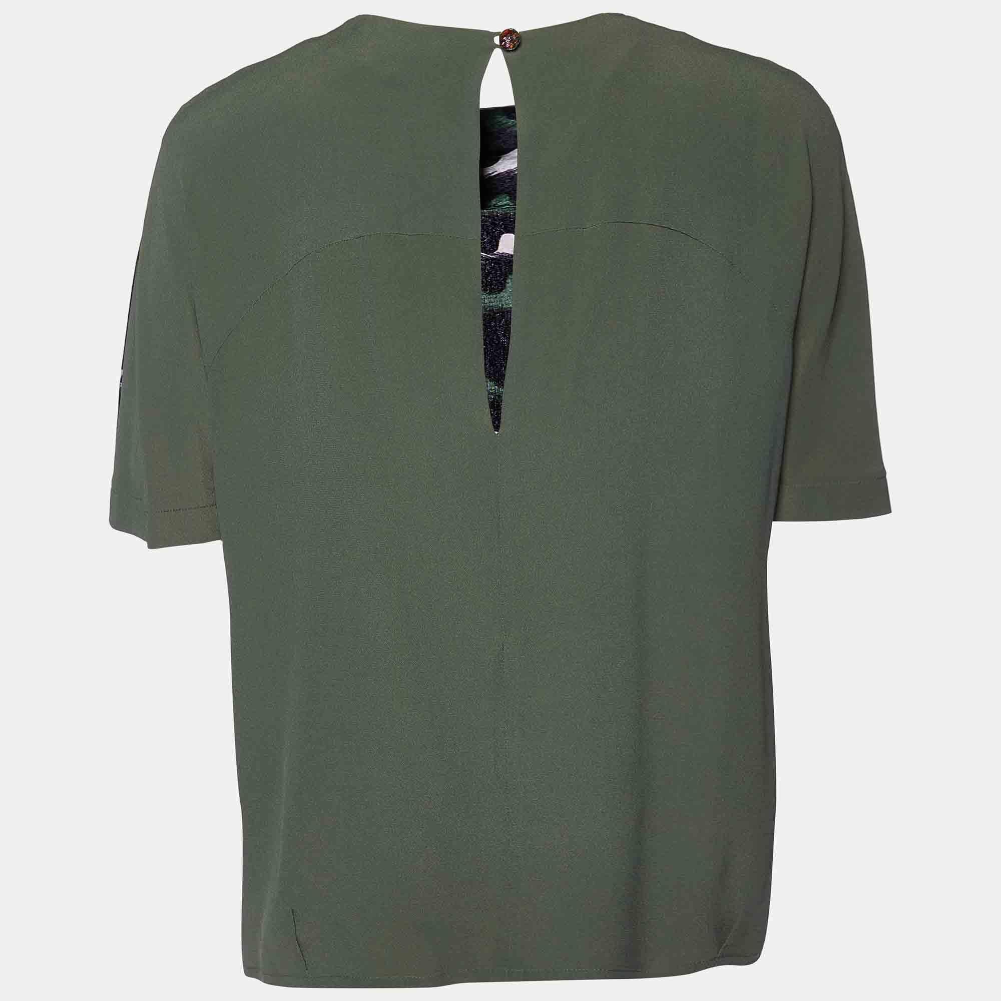 Find great style and comfort while wearing this designer top. Tailored using the best fabrics, the creation has been given immense detail. Style it with a pair of jeans and flats.
