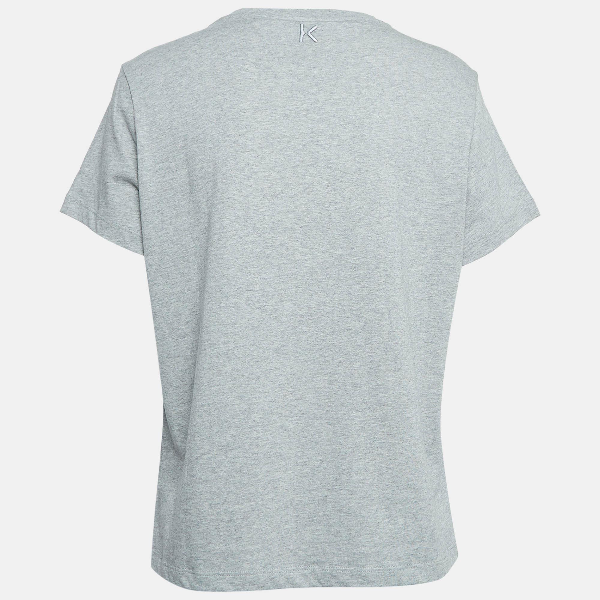 Perfect for casual outings or errands, this T-shirt is the best piece to feel comfortable and stylish in. It flaunts a catchy shade and a relaxed fit.